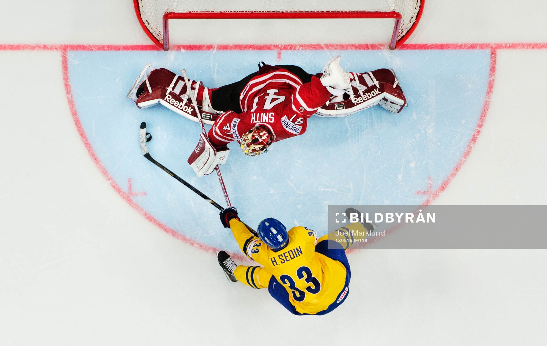 Sveriges Henrik Sedin missar en straff mot Kanadas målvakt