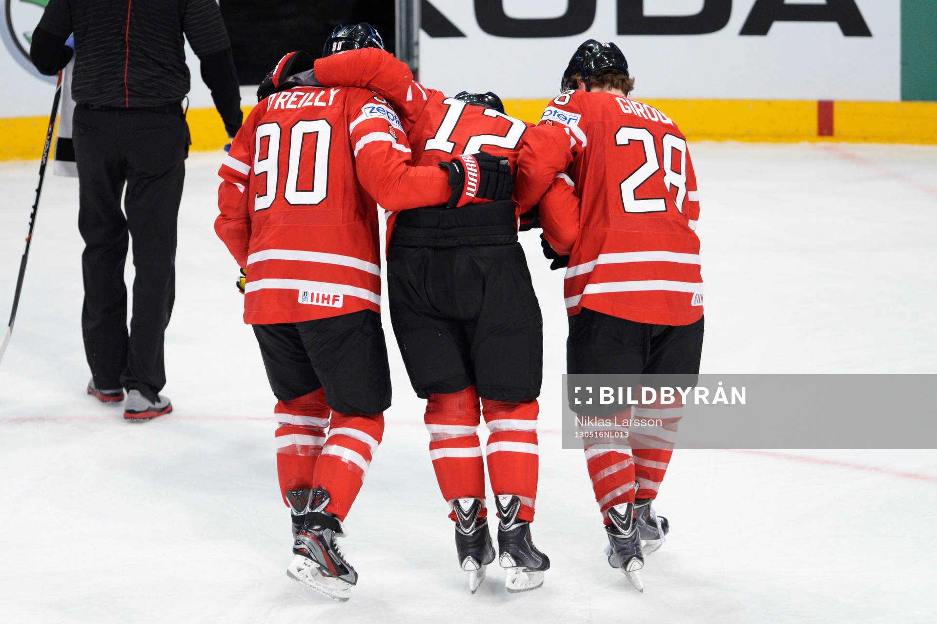 Eric Staal, Kanada bärs ut av Ryan O'Reilly, Claude Giroux