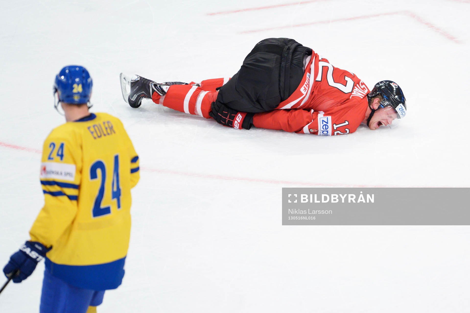 Eric Staal, Kanada ligger illa skadad på isen