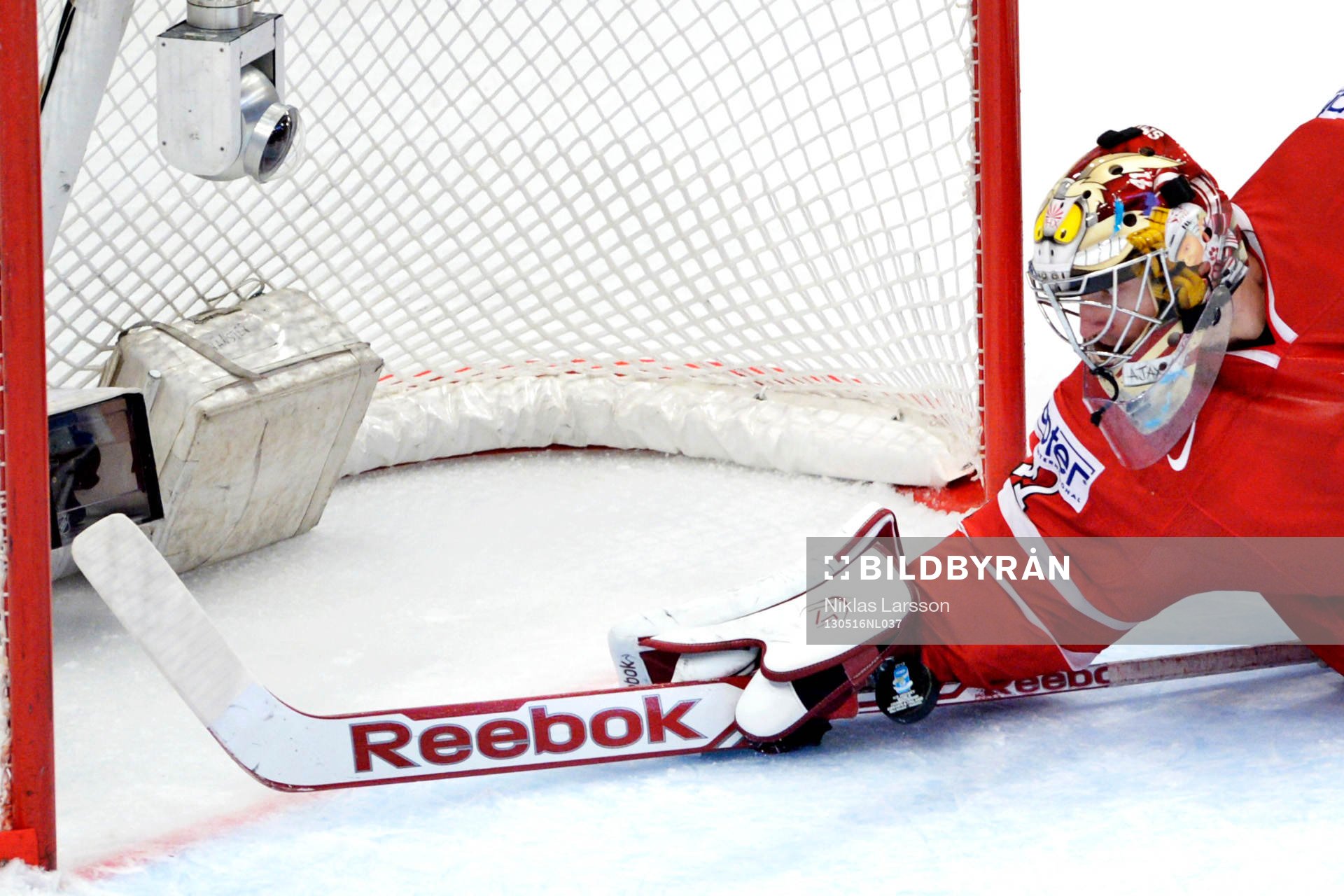 Mike Smith, målvakt, Kanada, räddar med armen