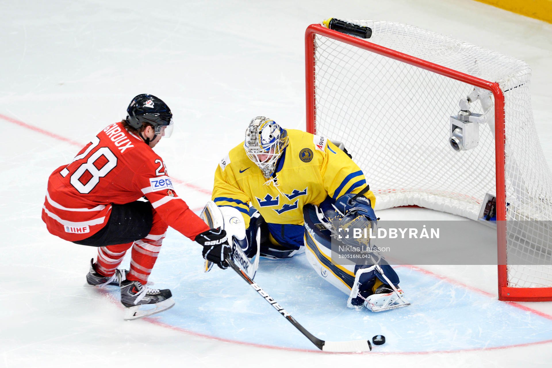 Claude Giroux, Kanada missar straffen på Jhonas Enroth,