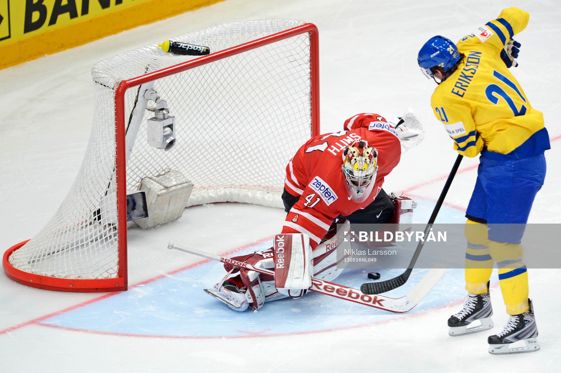 Loui Eriksson, Sverige gör mål på straff bakom Mike