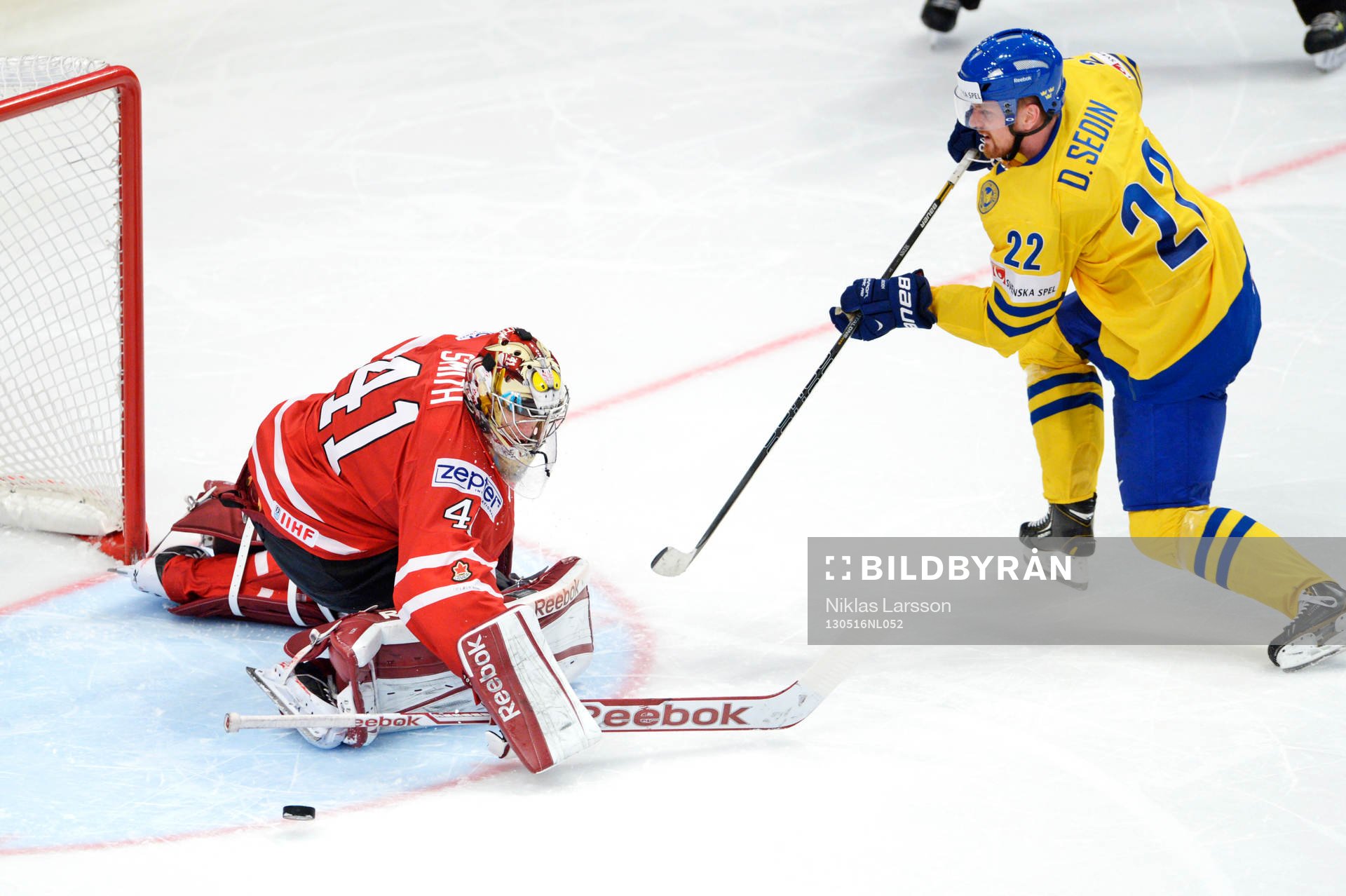 Daniel Sedin, Sverige skjuter straff på Mike Smith,