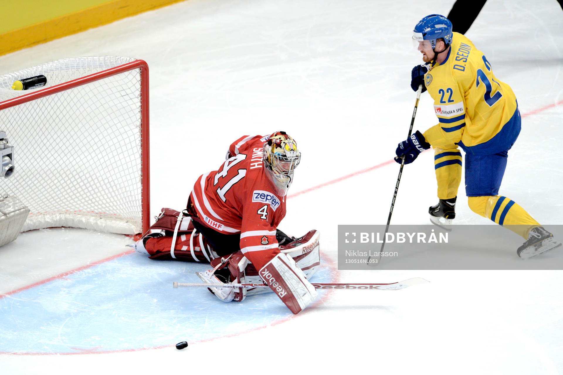 Daniel Sedin, Sverige skjuter straff på Mike Smith,