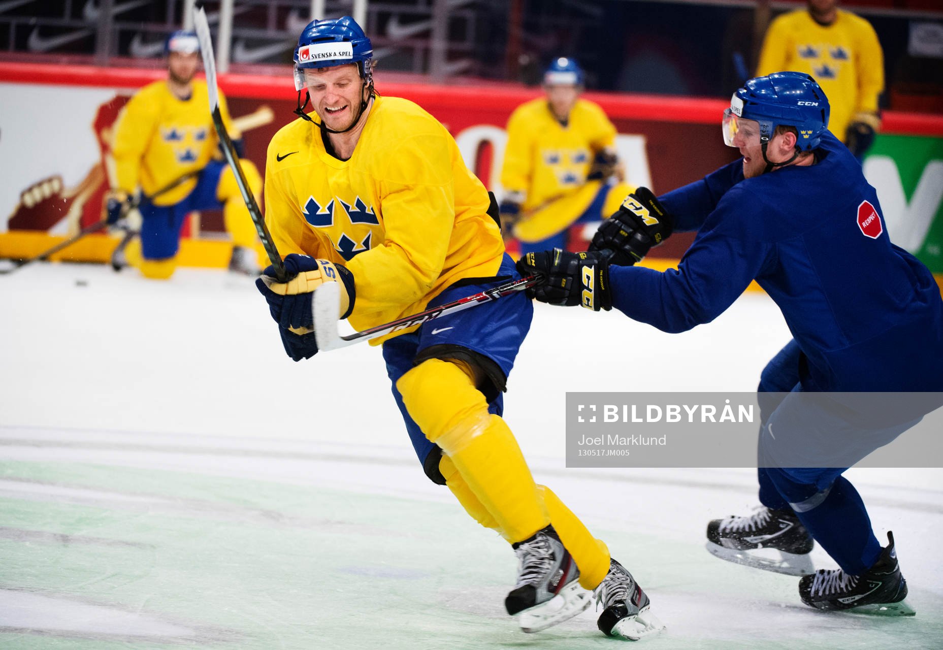 Staffan Kronwall utmanas av Gabriel Landeskog på Sveriges