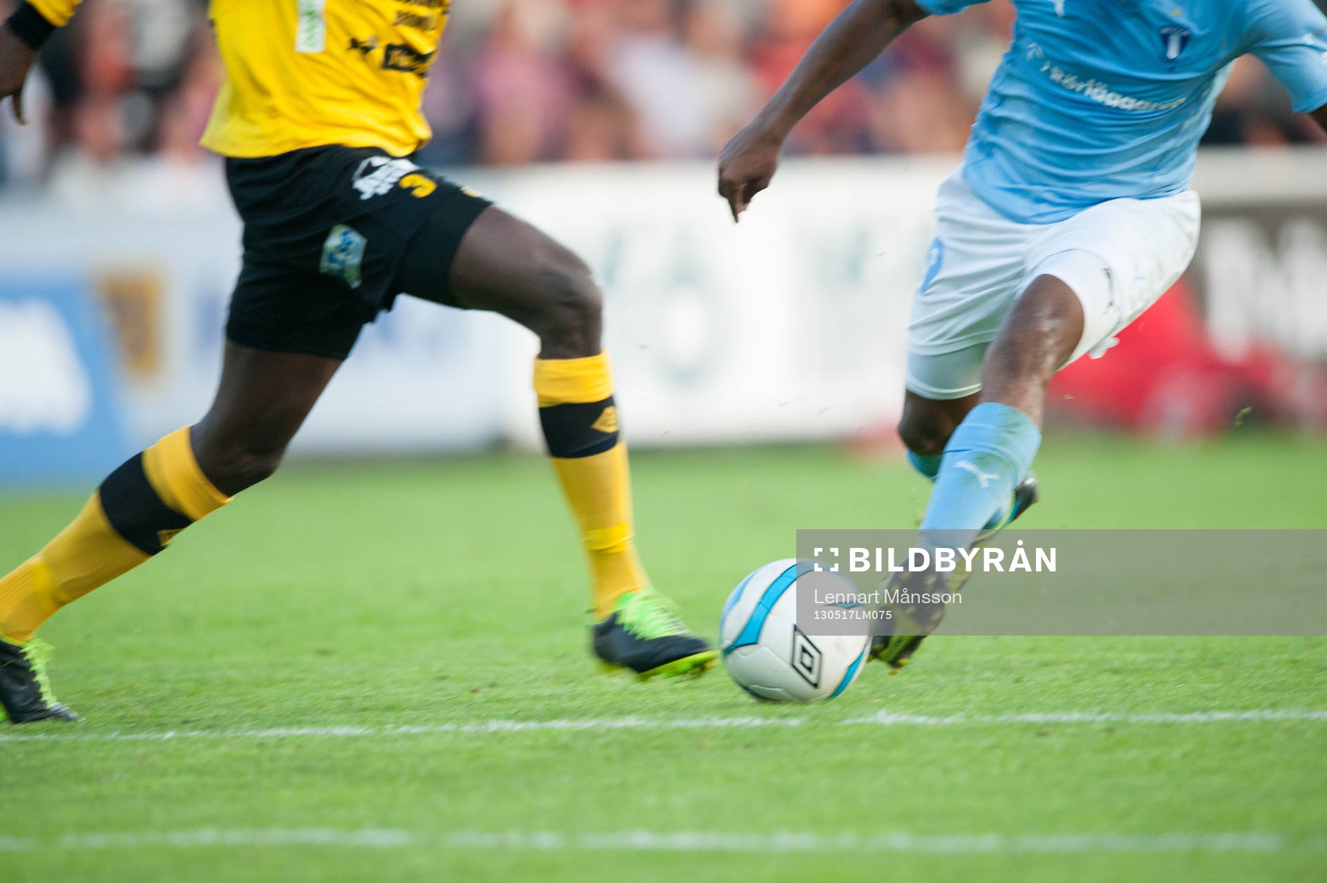 Fot, boll, gräs, närkamp, kamp om bollen, fotbollsskor