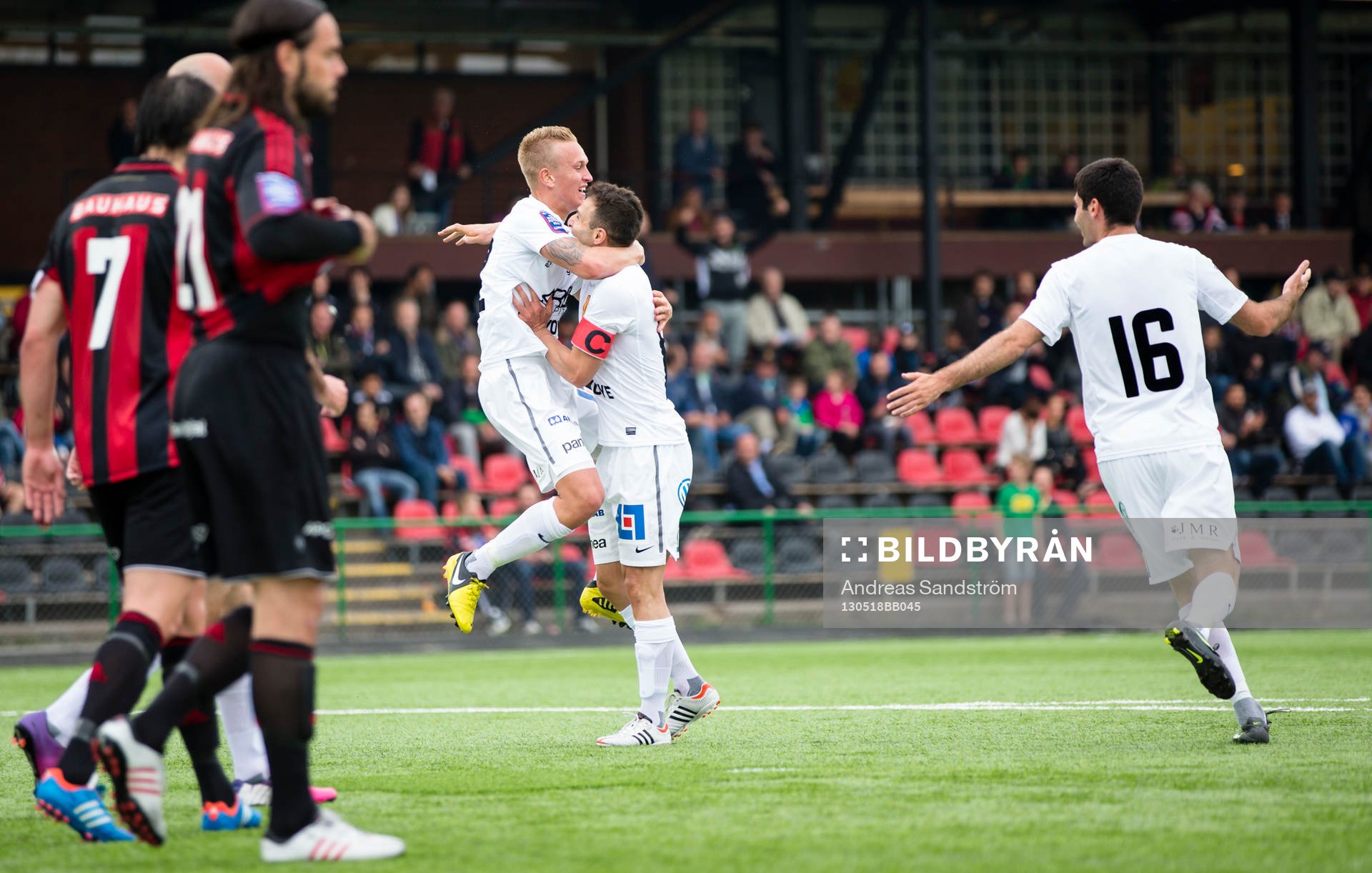 Fotboll, Allsvenskan, Brommapojkarna - Syrianska: Alexander Michel, Syrianska gratuleras av Sharbel Touma, Syrianska och Rabi Elia, Syrianska (till höger i bild) efter 0-1 målet mot Brommapojkarna