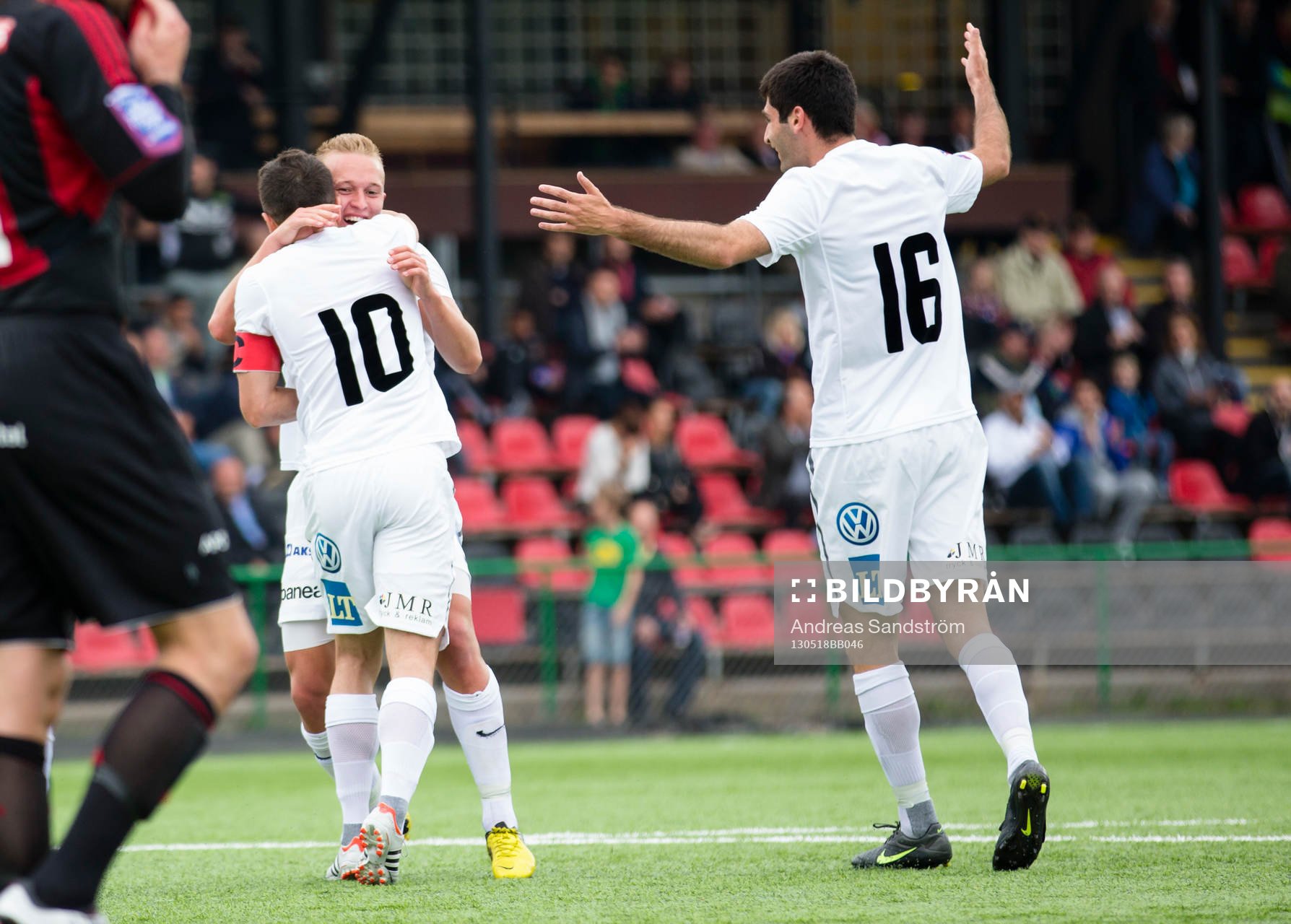 Fotboll, Allsvenskan, Brommapojkarna - Syrianska: Alexander Michel, Syrianska gratuleras av Sharbel Touma, Syrianska och Rabi Elia, Syrianska (till höger i bild) efter 0-1 målet mot Brommapojkarna