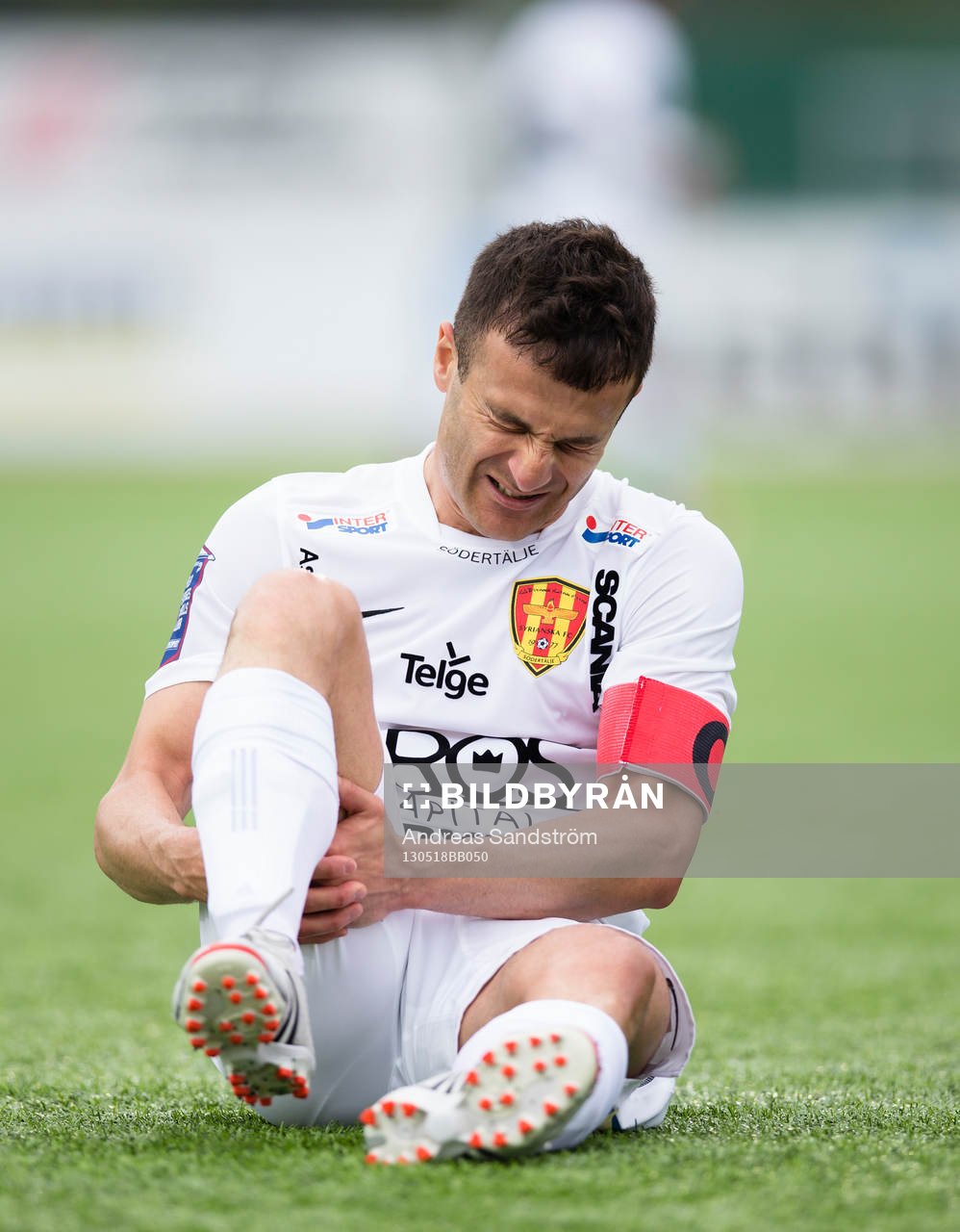 Sharbel Touma, Syrianska tar sig om höger lår baksida
