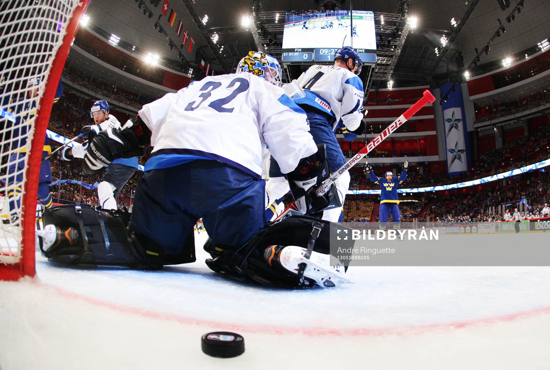 0-1-pucken från Sveriges Loui Eriksson (ej i bild) går in