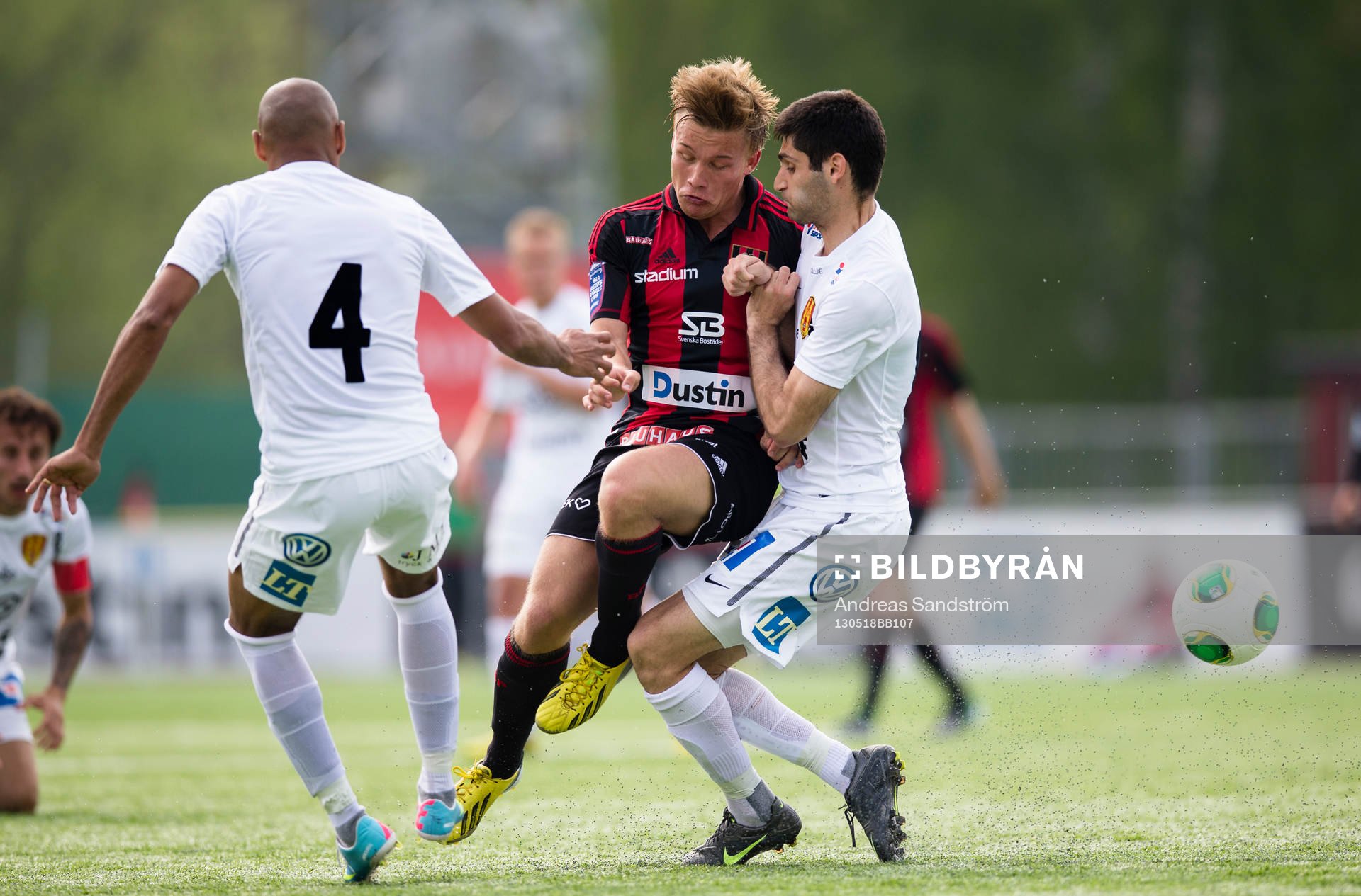 Nicklas Bärkroth, Brommapojkarna försöker ta sig förbi