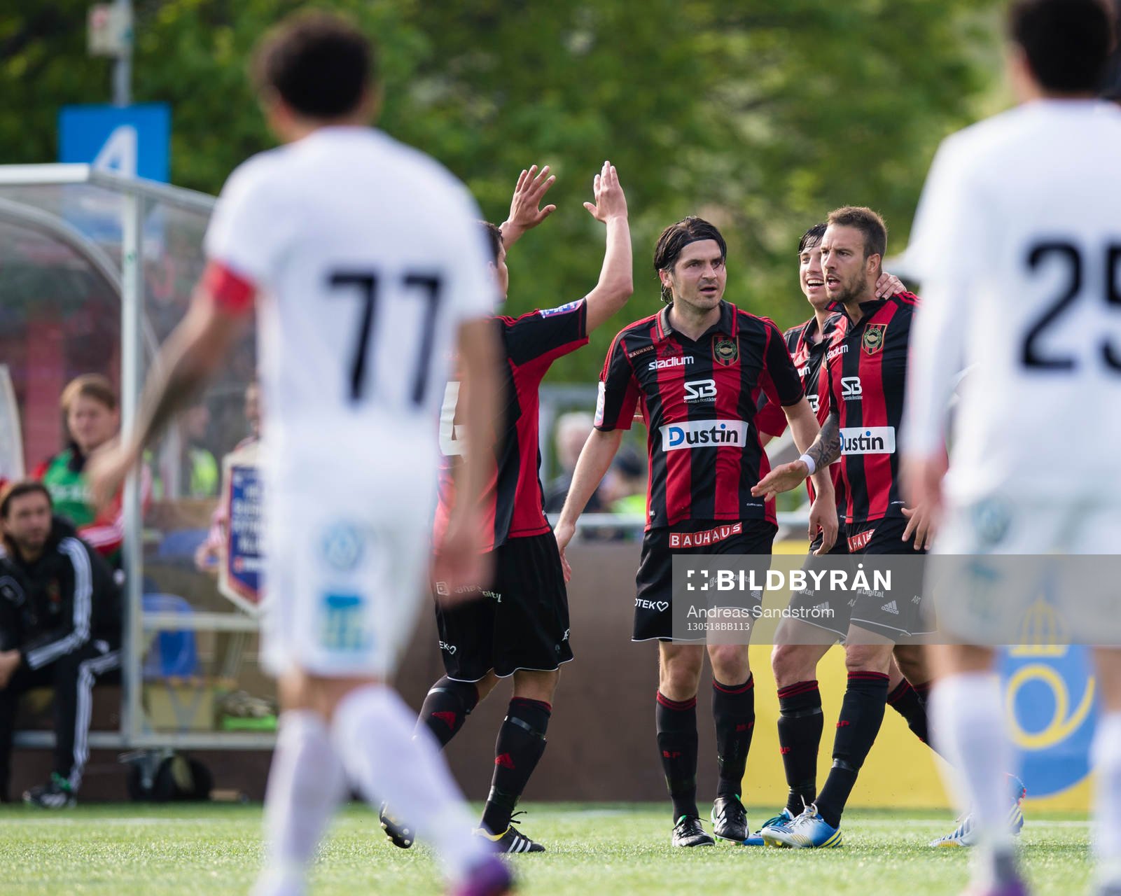 Andreas Haddad, Brommapojkarna gör 1-1 och gratuleras av
