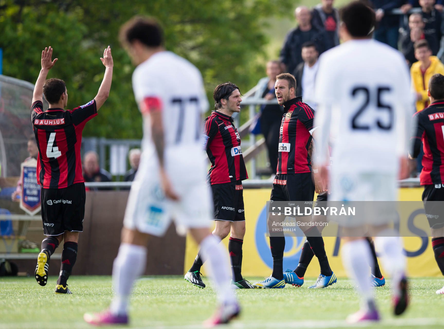 Andreas Haddad, Brommapojkarna gör 1-1 och gratuleras av