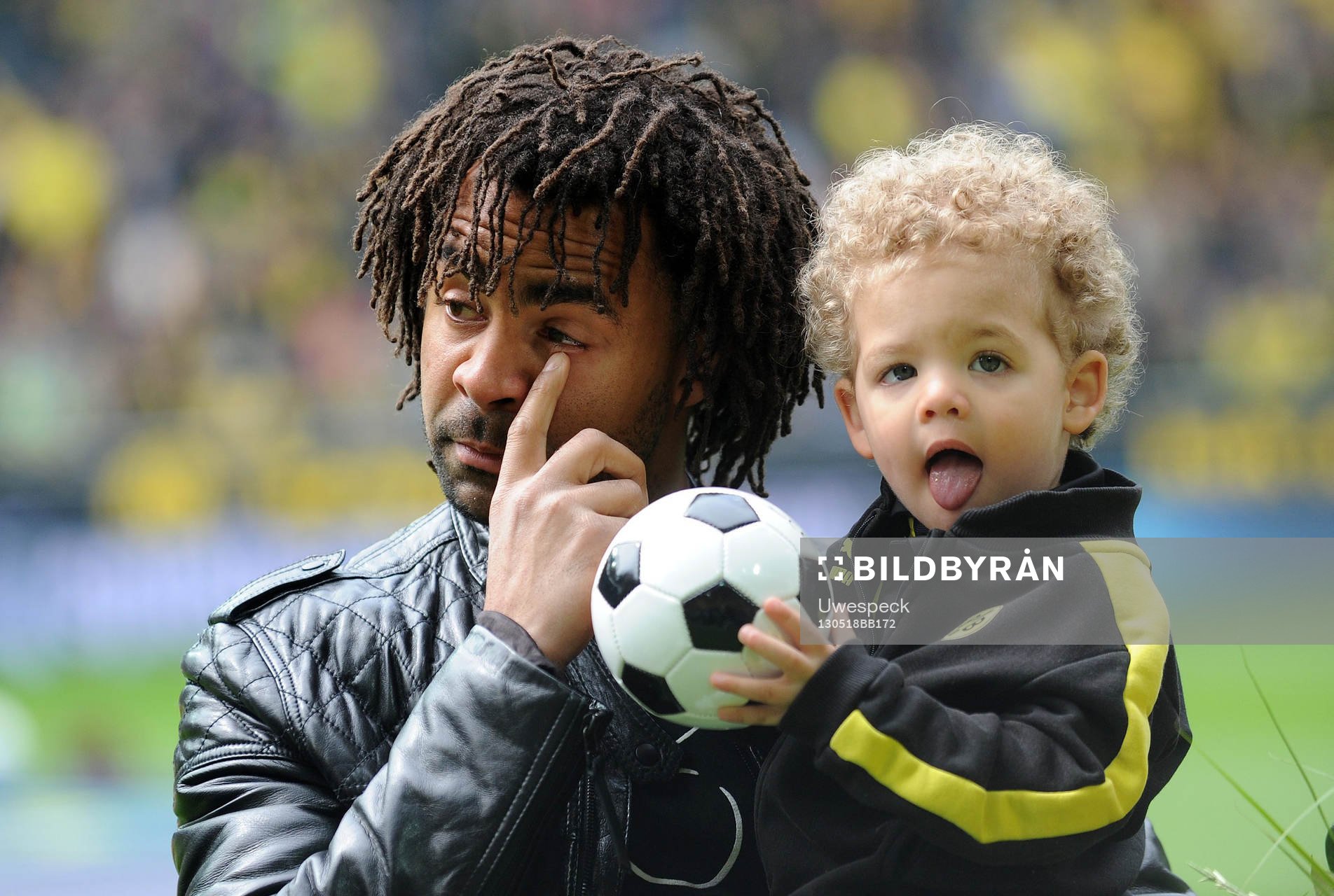 Verabschiedung von Patrick Owomoyela (Dortmund) mit Sohn