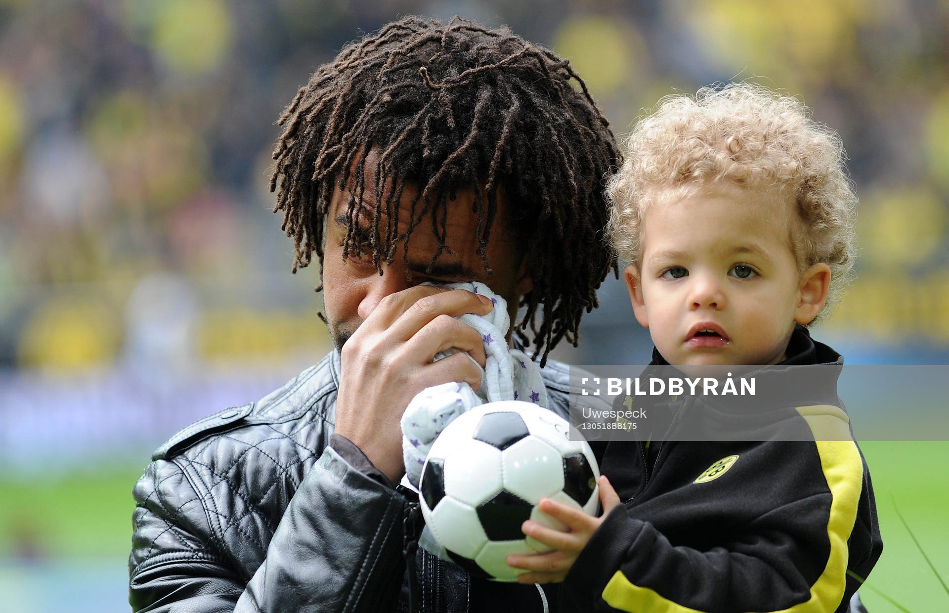 Verabschiedung von Patrick Owomoyela (Dortmund) mit Sohn