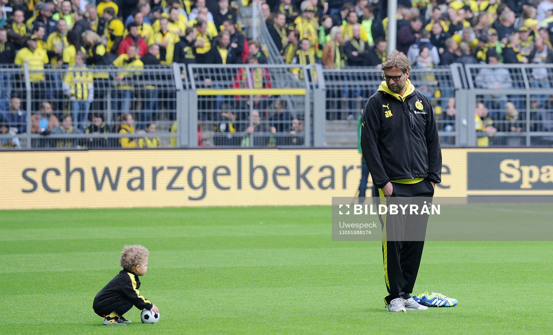 vi, Sohn von Patrick Owomoyela, Trainer Juergen Klopp (Dortmund)