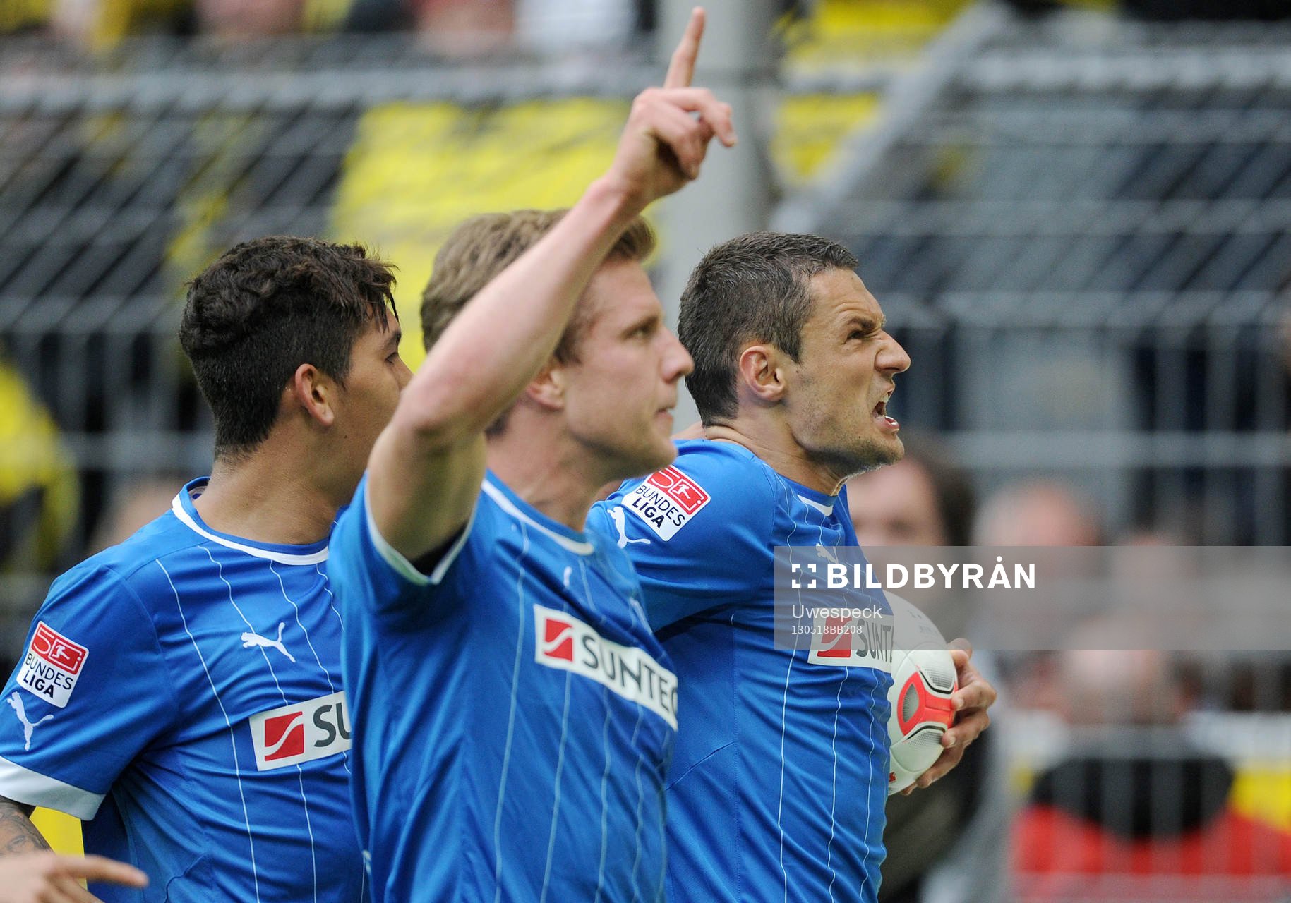2 Jubel v.l. Roberto Firmino, Sven Schipplock, Torschuetze