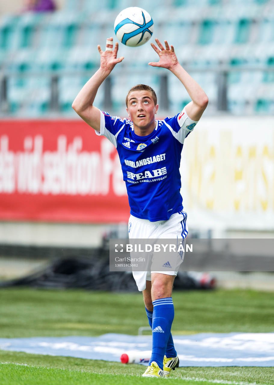 Dennis Olsson, Sundsvall, kastar inkast