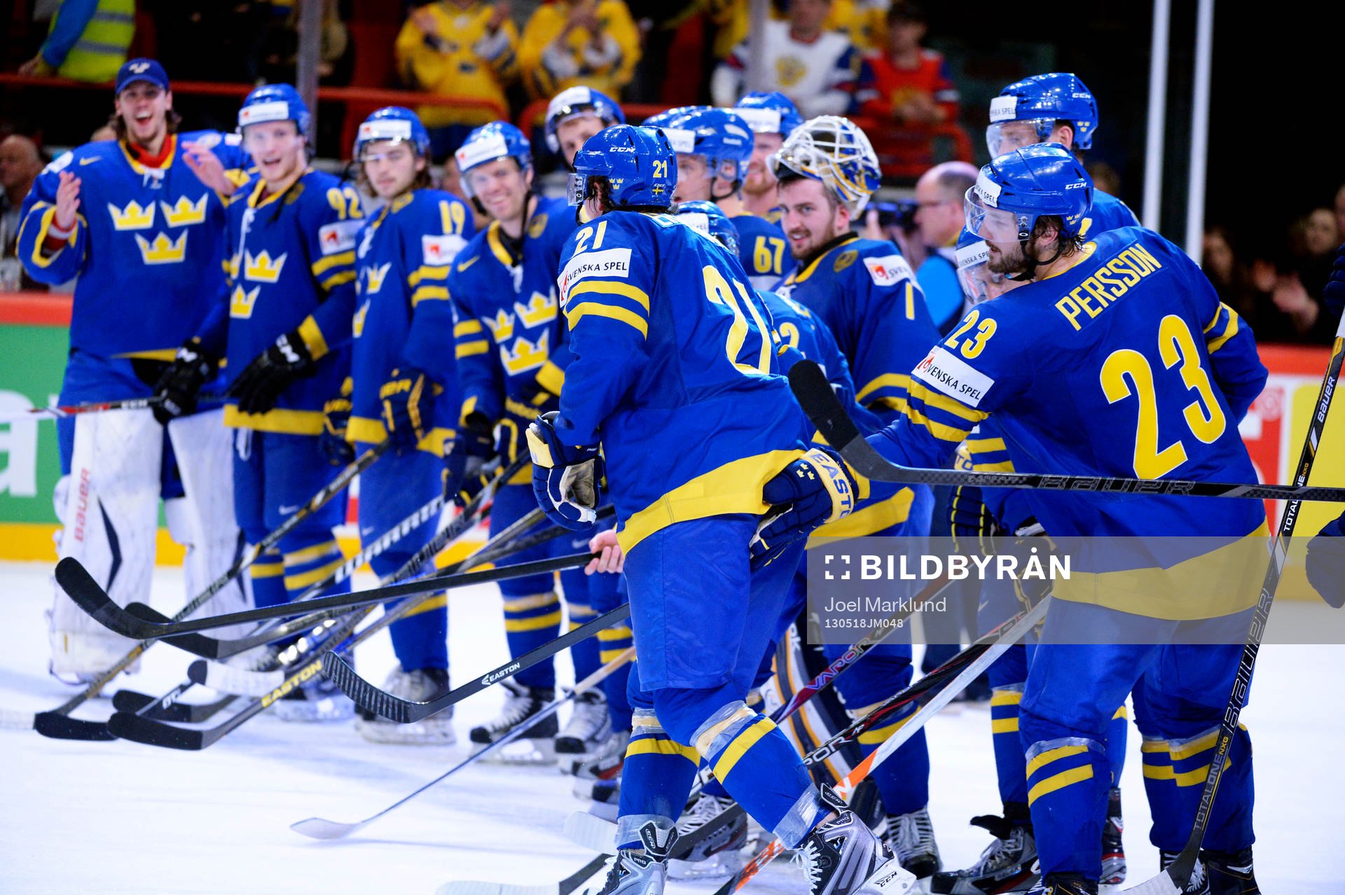 Loui Eriksson, Sverige, får pris i semifinalen mellan