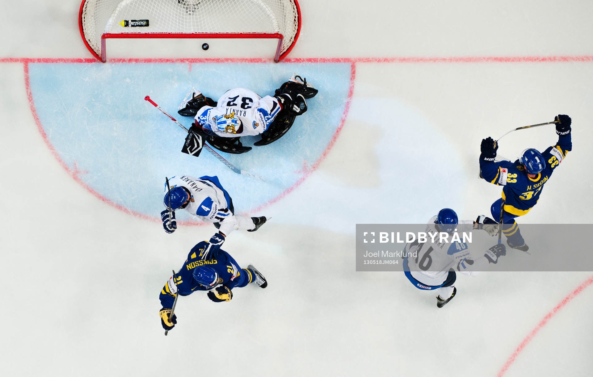 Sveriges Loui Eriksson (v) och Henrik Sedin (h) jublar