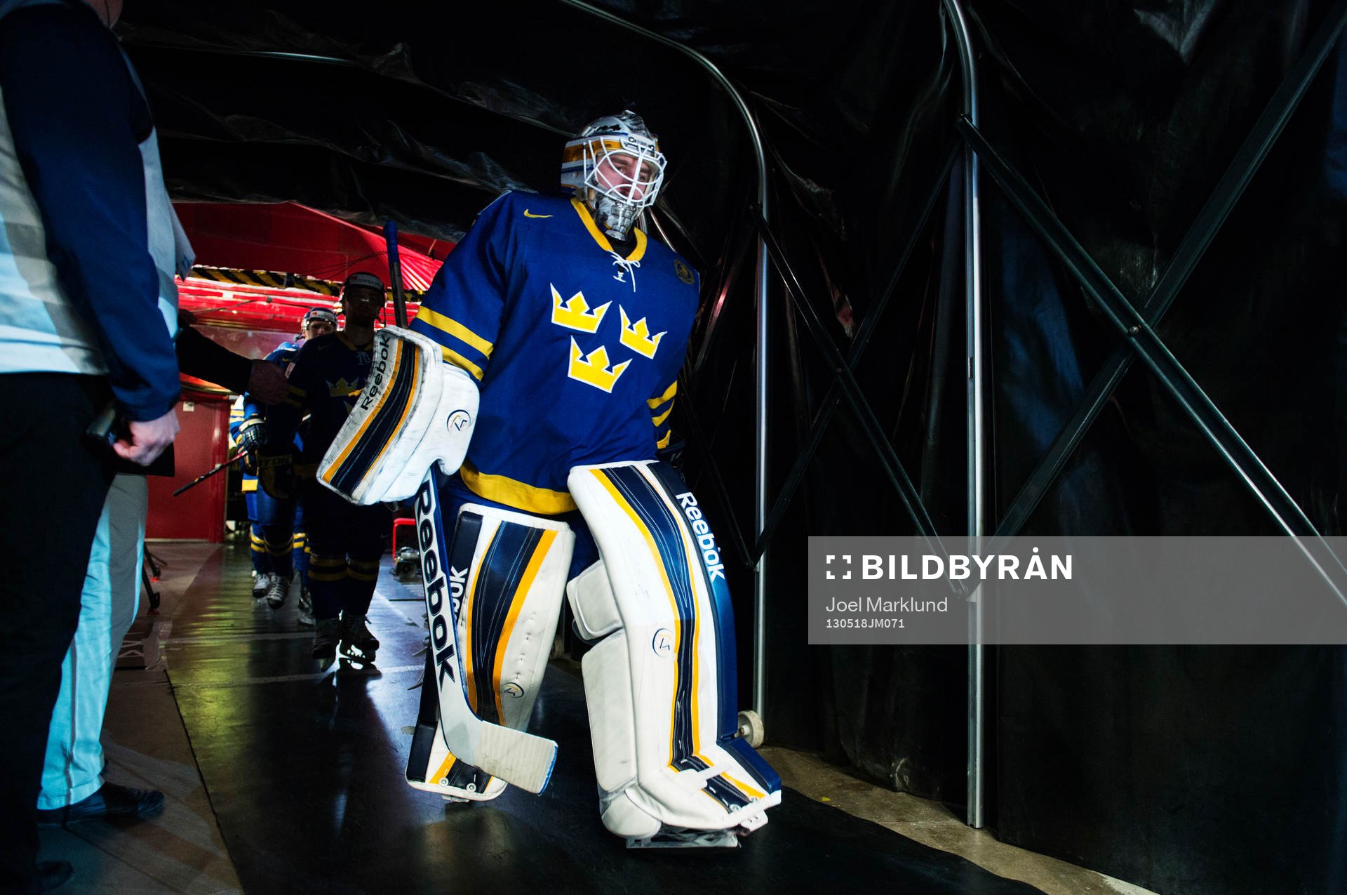 Sveriges målvakt Jhonas Enroth gör entré till