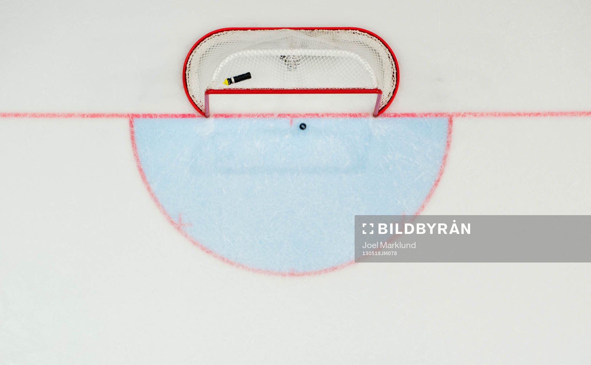 0-3-pucken från Sveriges Henrik Sedin (ej i bild) går in