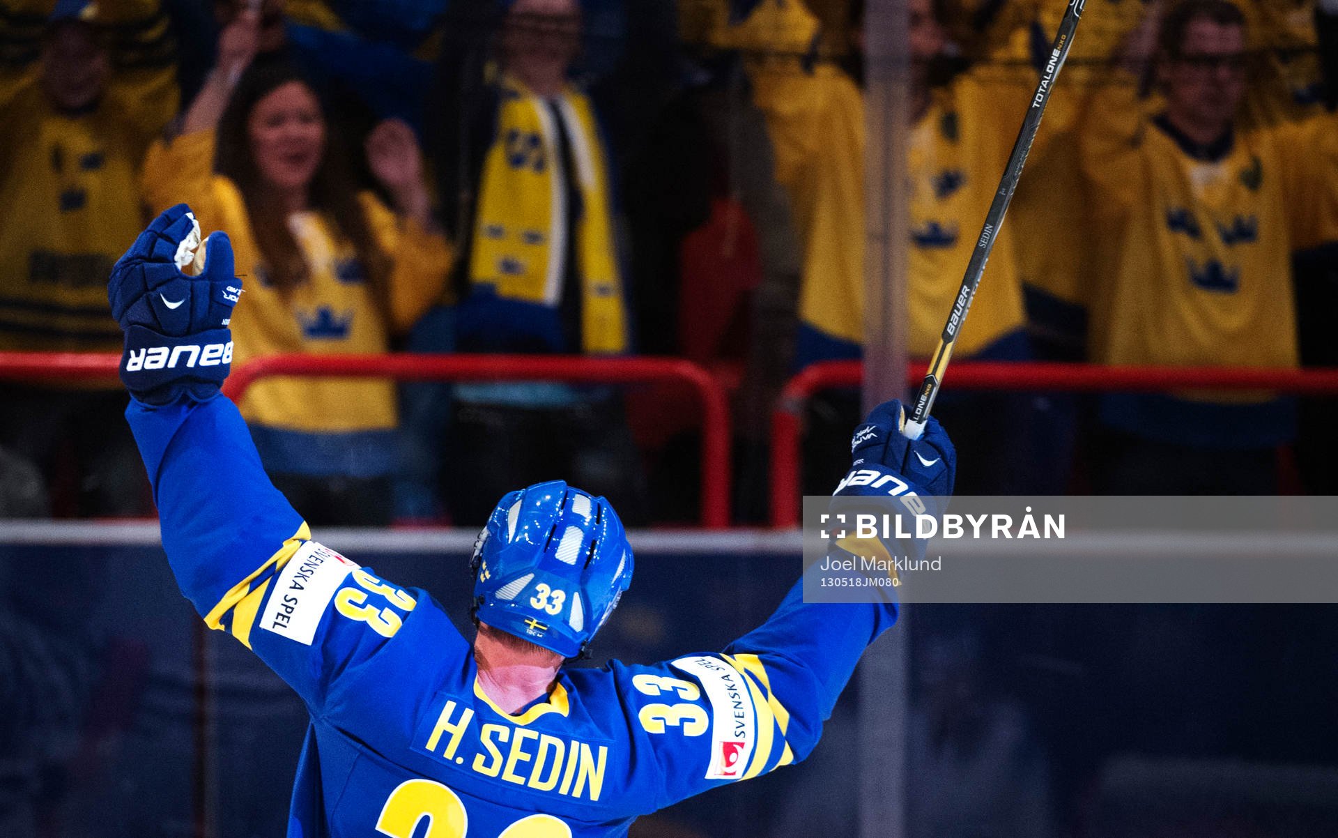 Sveriges Henrik Sedin jublar mot