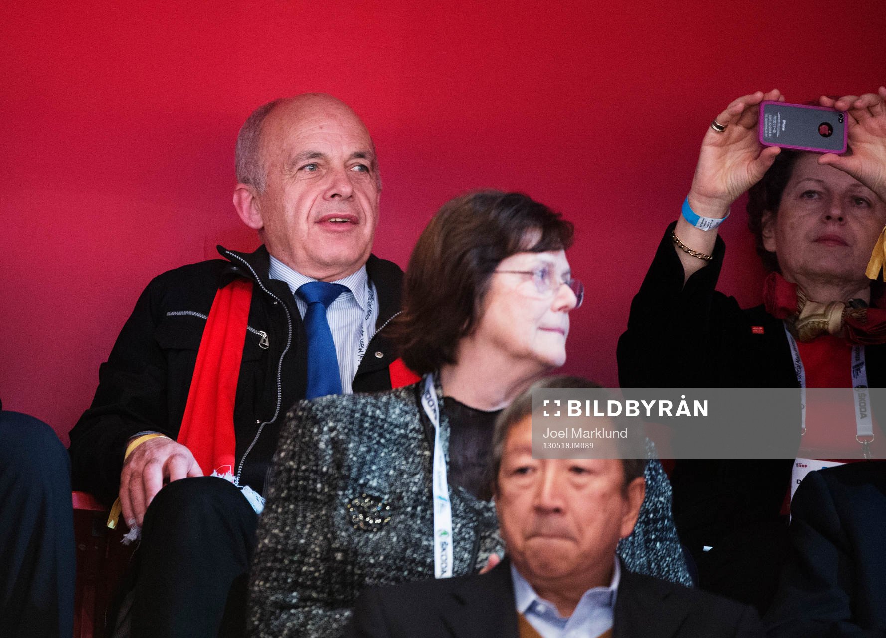 Schweiz president Ueli Maurer (v) ser semifinalen mellan