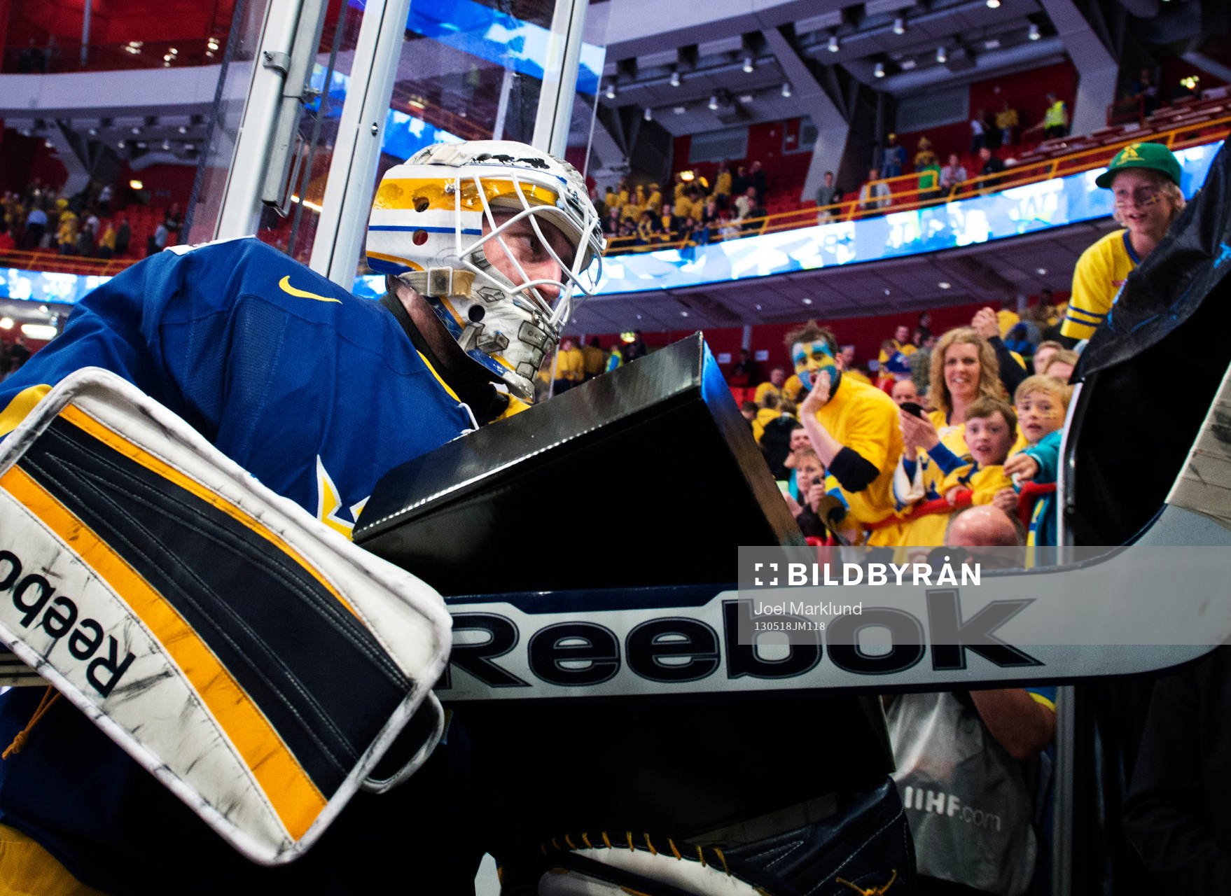Sveriges målvakt Jhonas Enroth lämnar isen