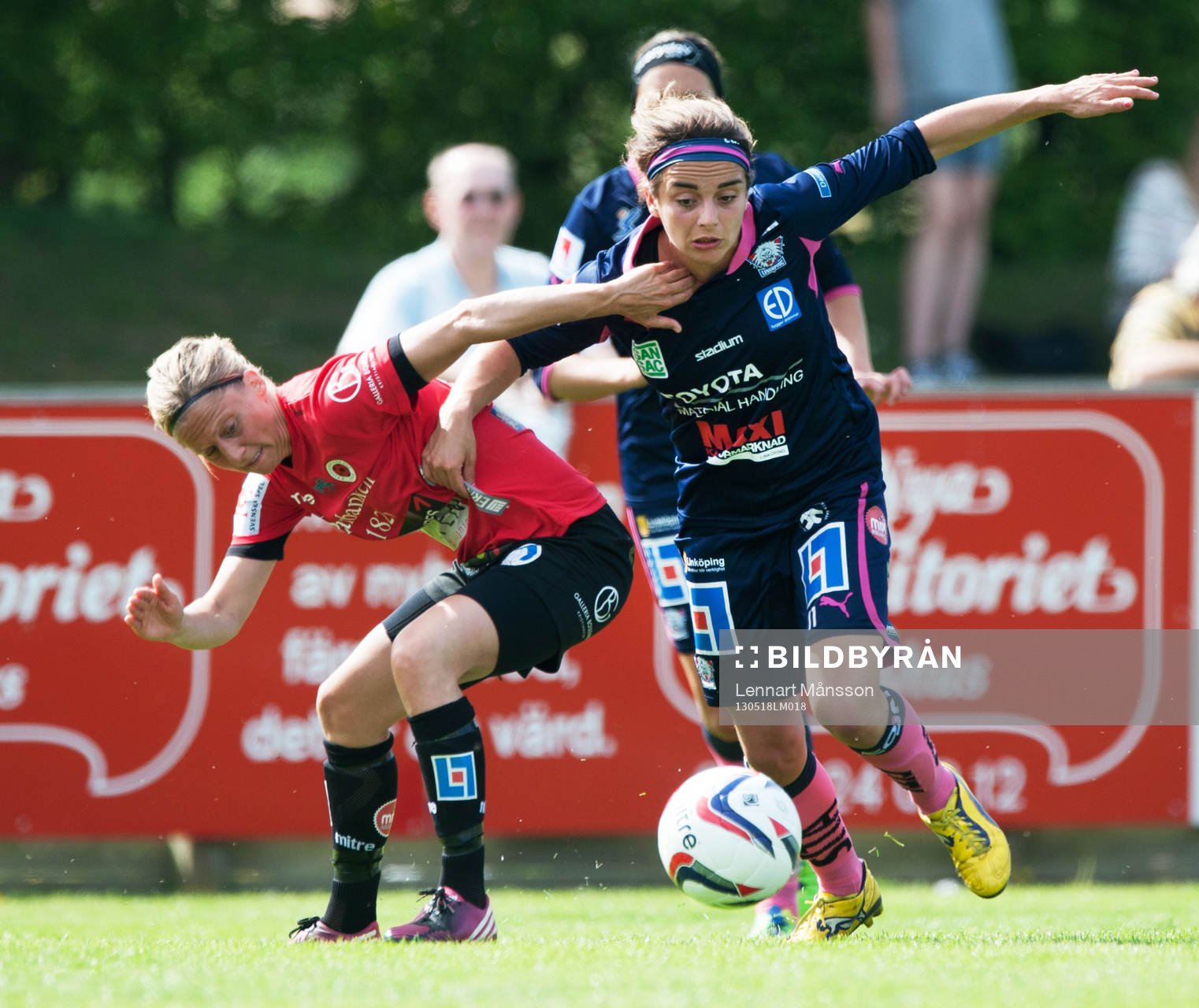 Renée Siegers, Linköping jagas av Therese Björck,