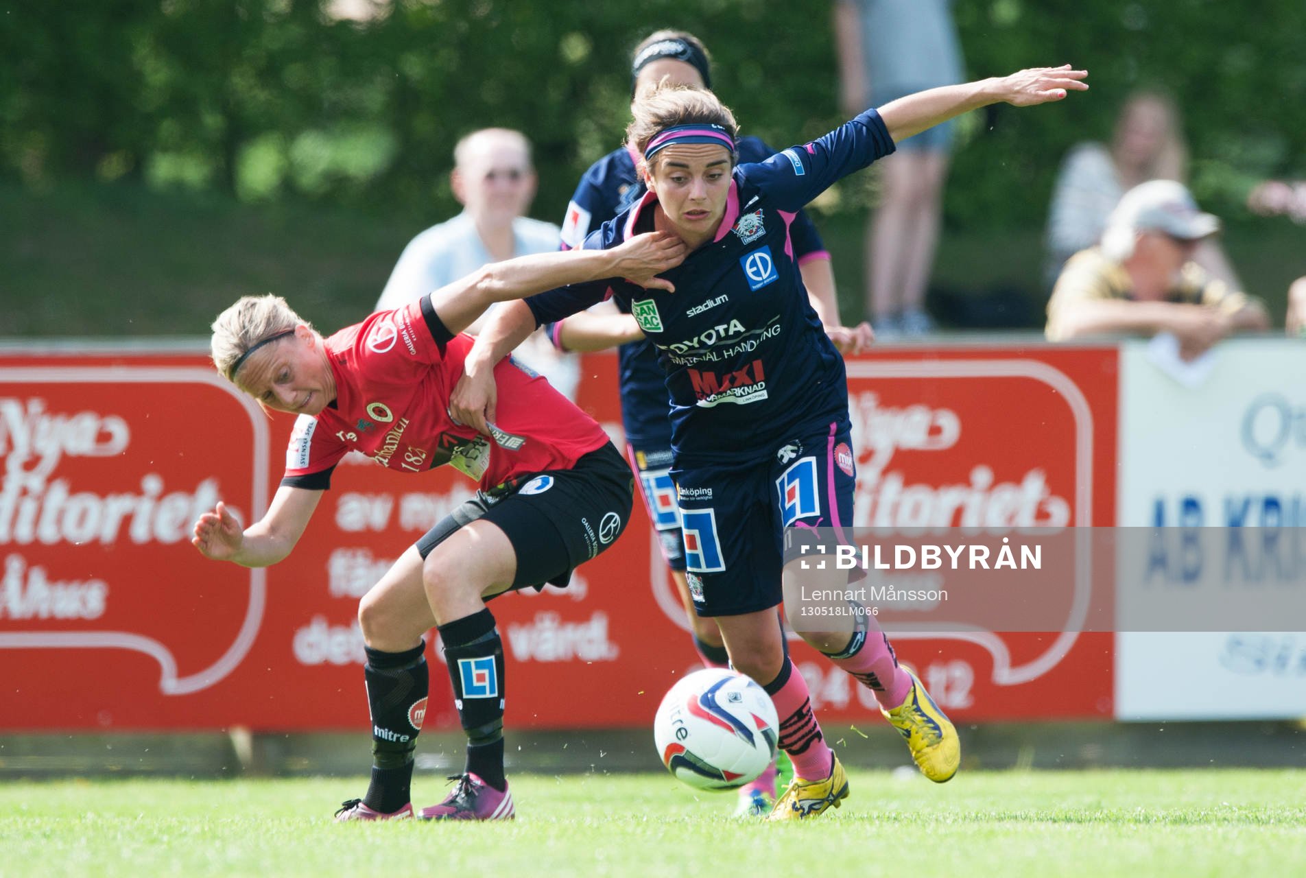 Renée Siegers, Linköping jagas av Therese Björck,