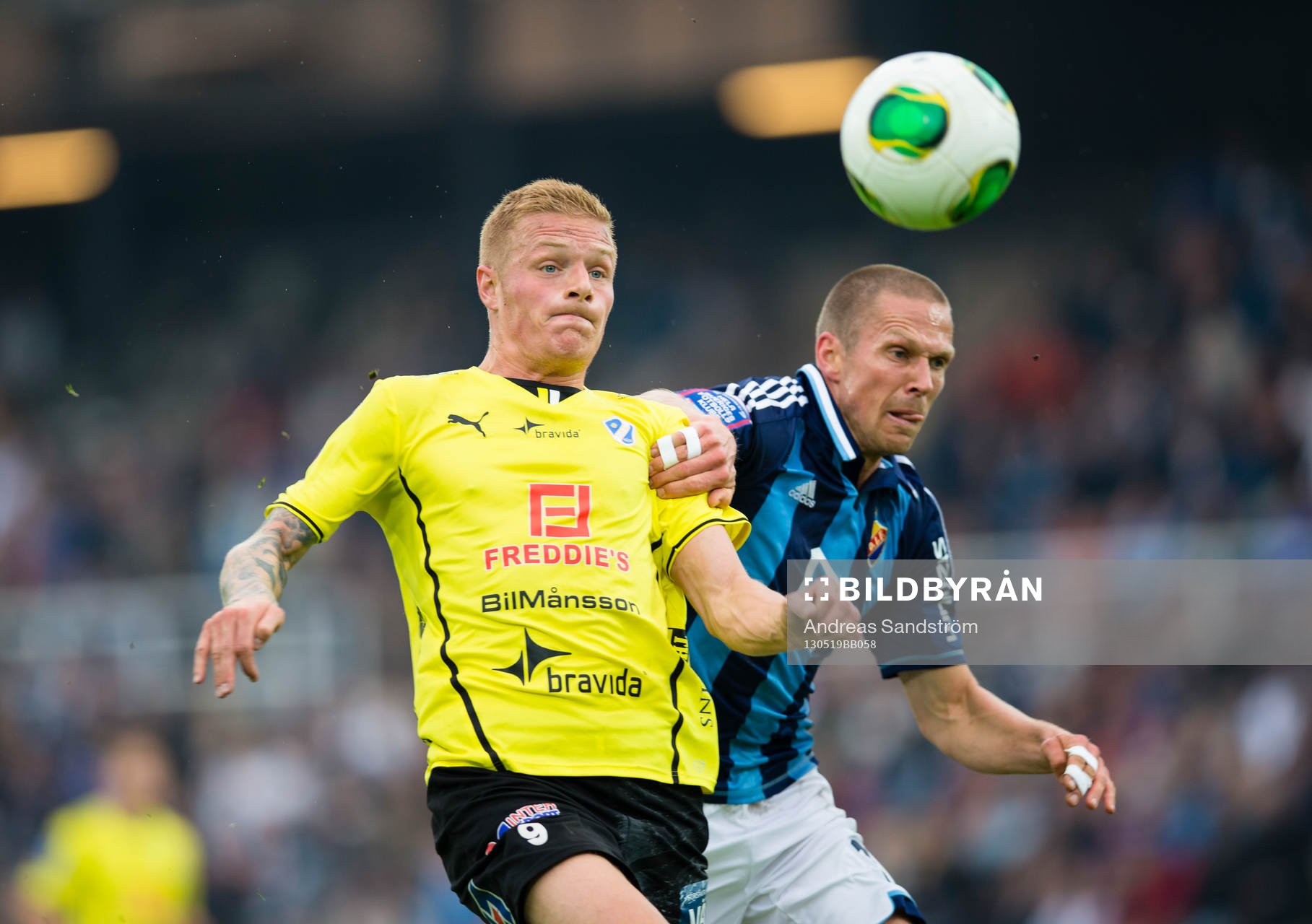 Gudjón Baldvinsson, Halmstad i kamp om bollen med Mattias