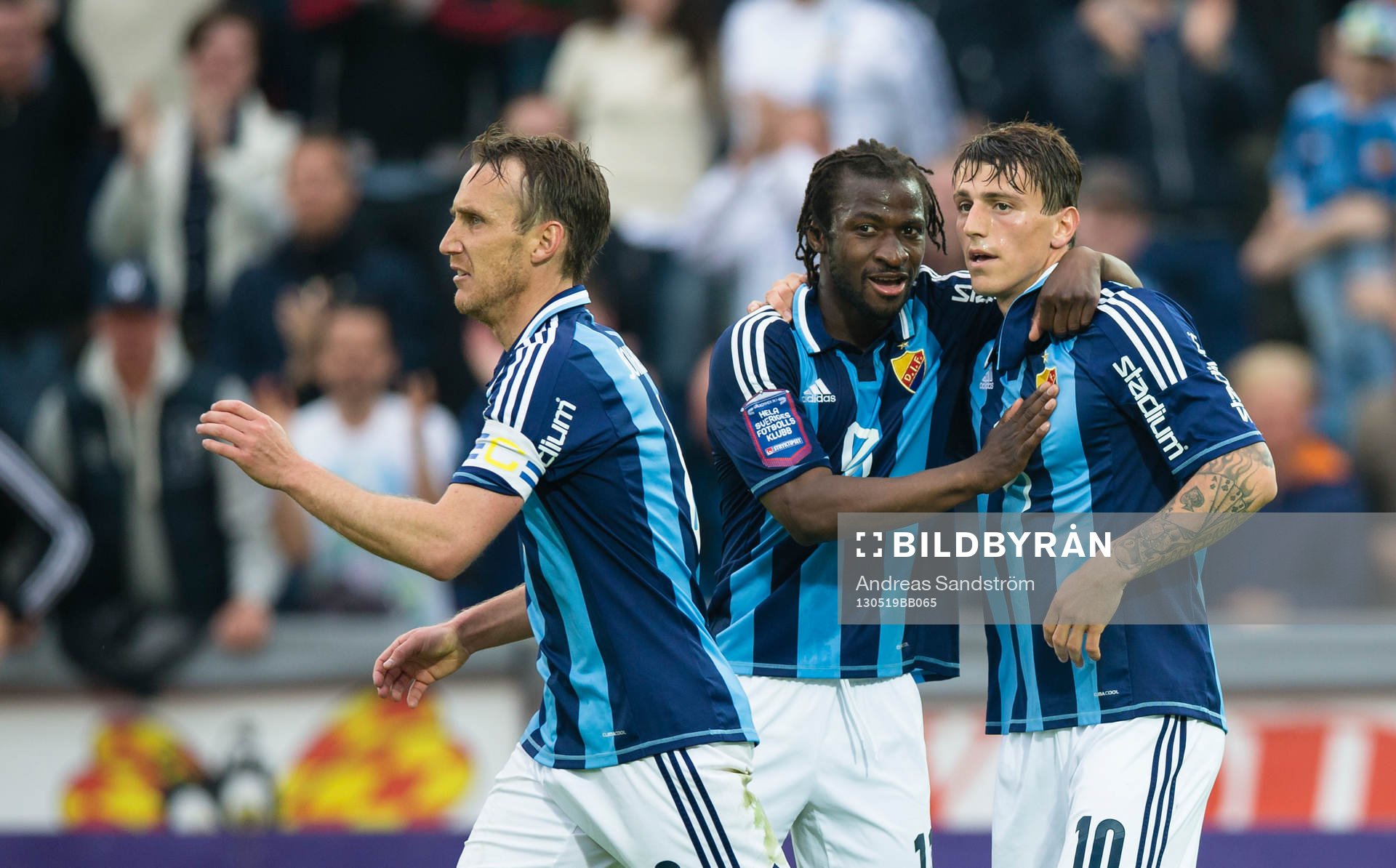 Erton Fejzullahu, Djurgården gör 1-0 och gratuleras av