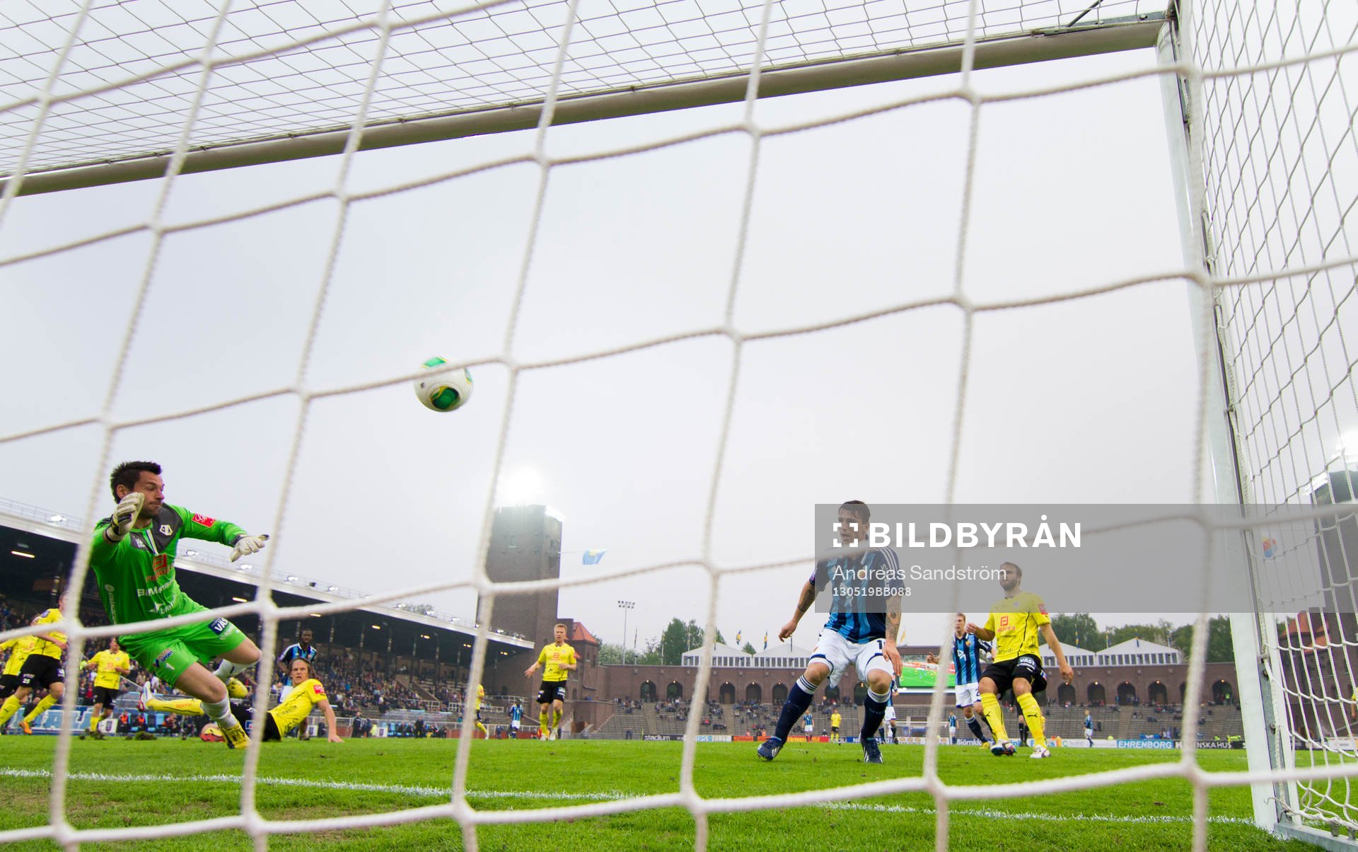 Erton Fejzullahu, Djurgården gör 1-0 bakom Stojan Lukic,