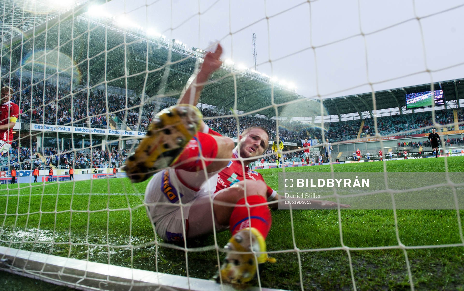Mats Solheim, Kalmar, försöker rädda 2-0 målet men