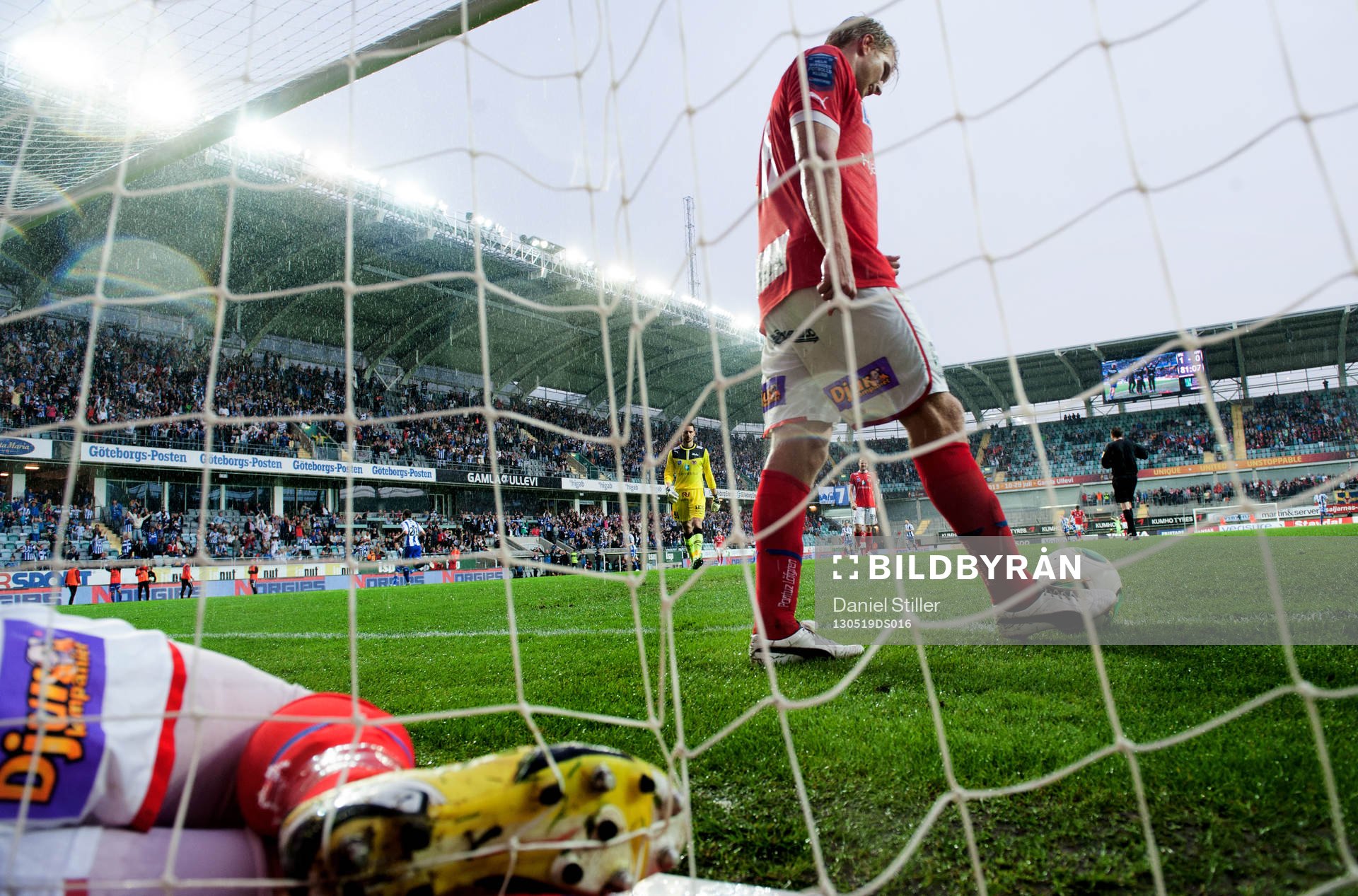 Paulus Arajuuri, Kalmar, spelar ut bollen igen