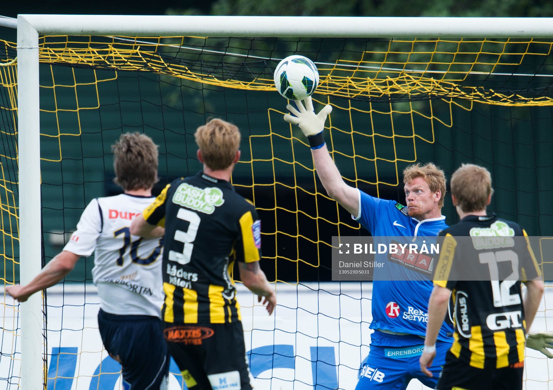 Christoffer Källqvist, målvakt Häcken, räddar ett skott