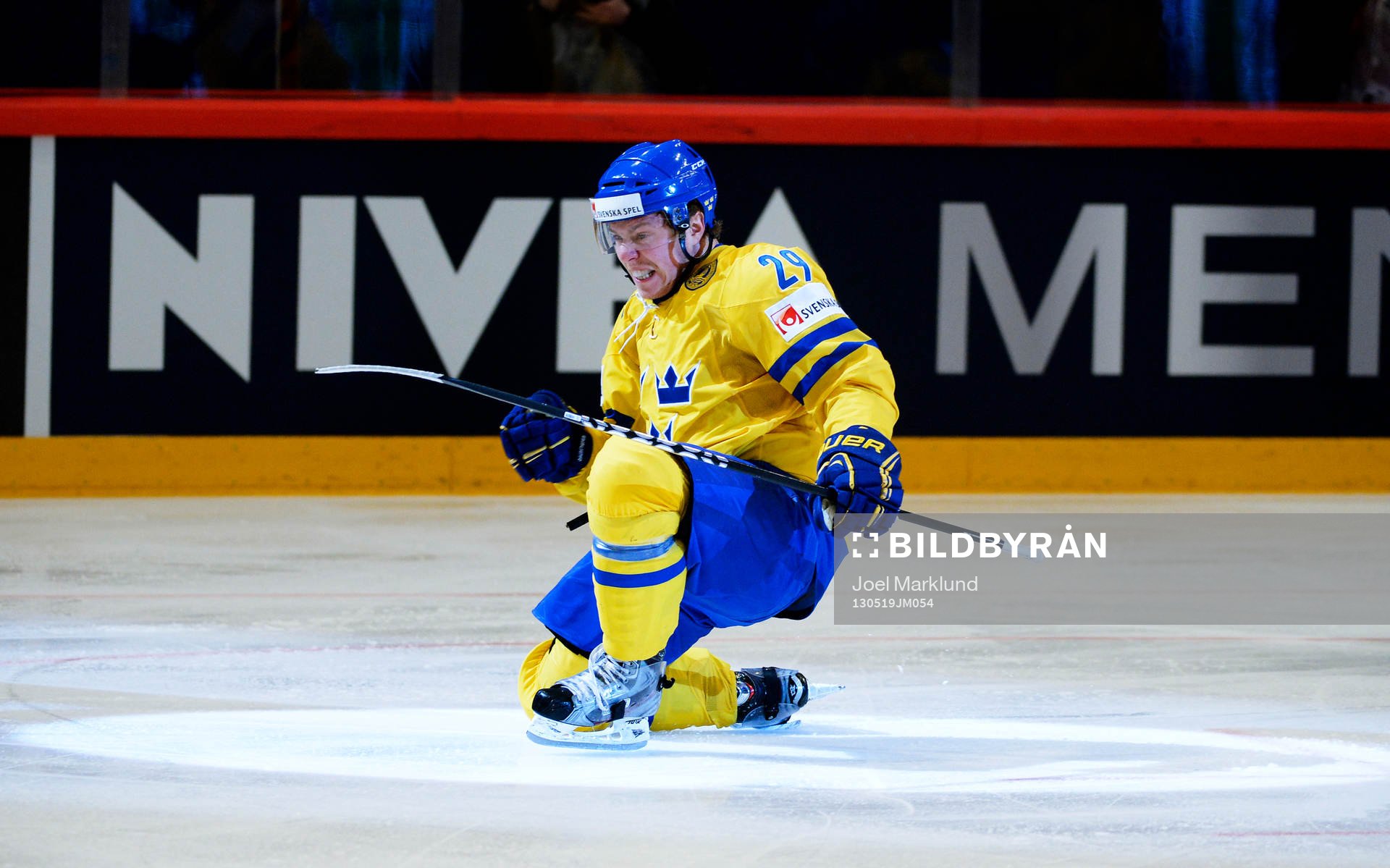 Erik Gustafsson, jublar