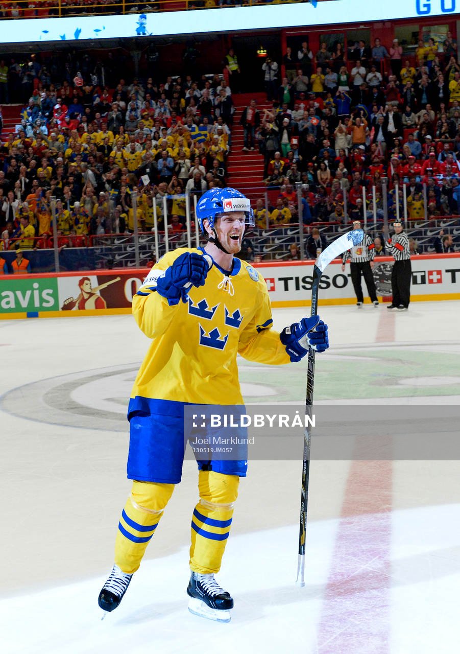 Sveriges Henrik Sedin jublar