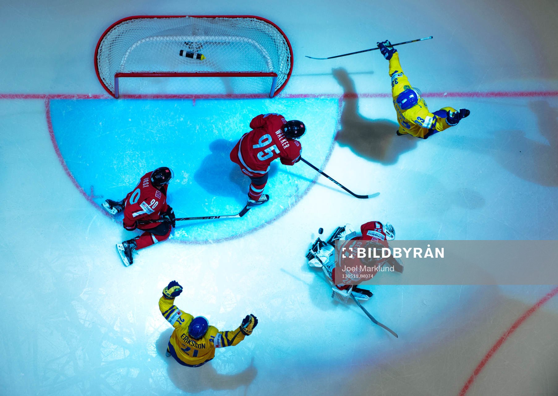 Sveriges Loui Eriksson och Henrik Sedin jublar