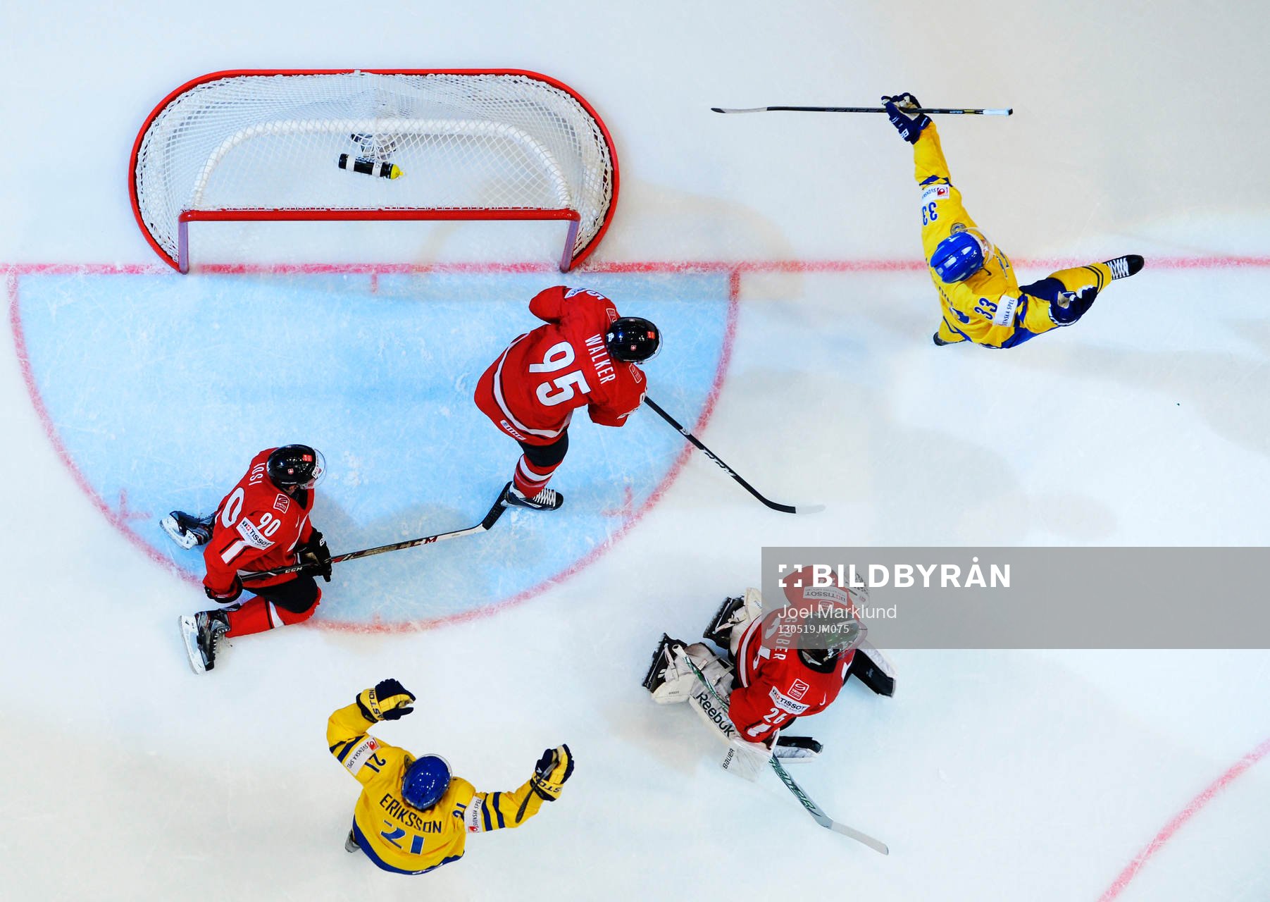 Sveriges Loui Eriksson och Henrik Sedin jublar