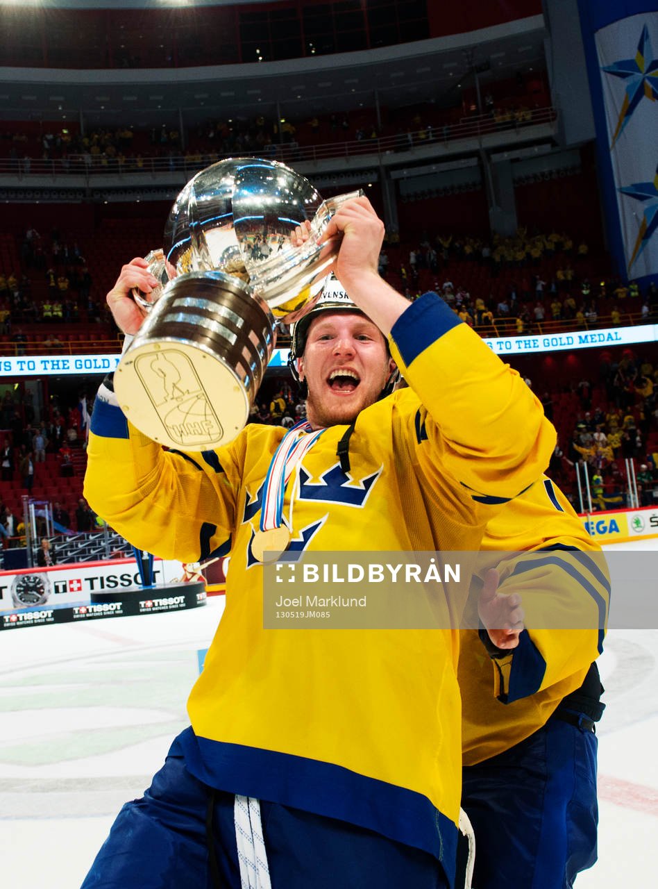 Sveriges Gabriel Landeskog jublar