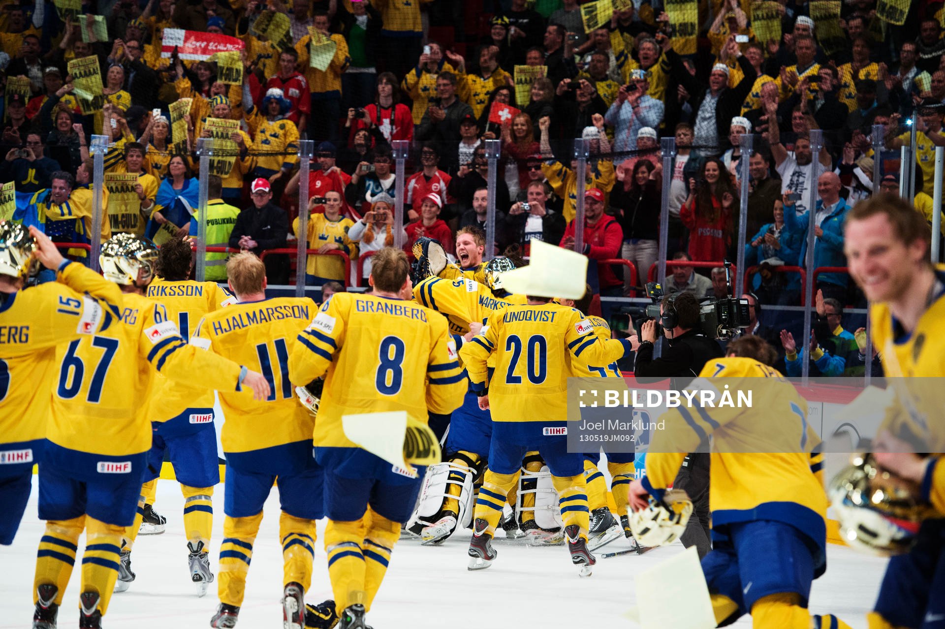 Sveriges Gabriel Landeskog jublar