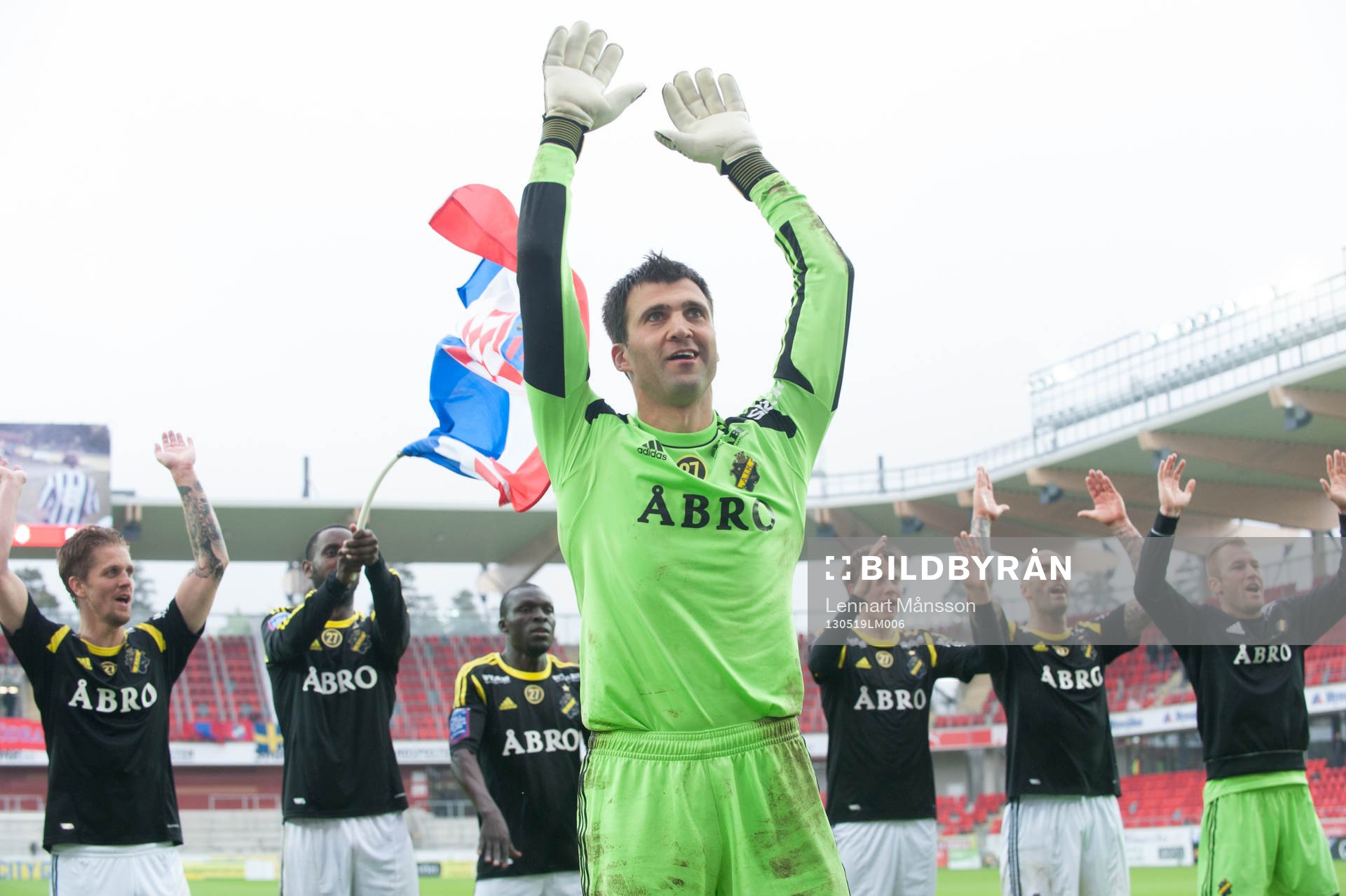 Kyriakos Stamatopoulos, målvakt, AIK, tar emot fansens
