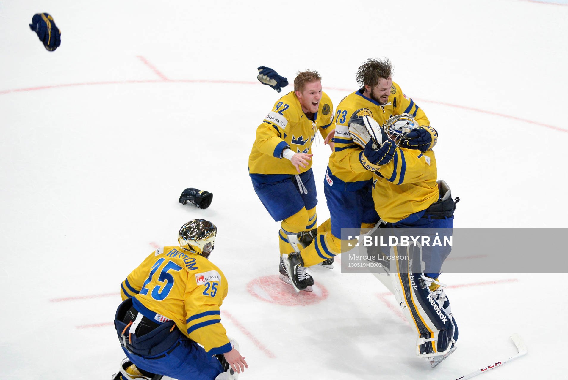 Jubel Sverige och Gabriel Landeskog, Niklas Persson, Jhonas
