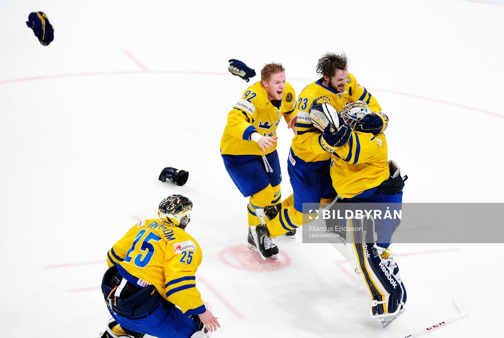 Jubel Sverige och Gabriel Landeskog, Niklas Persson, Jhonas