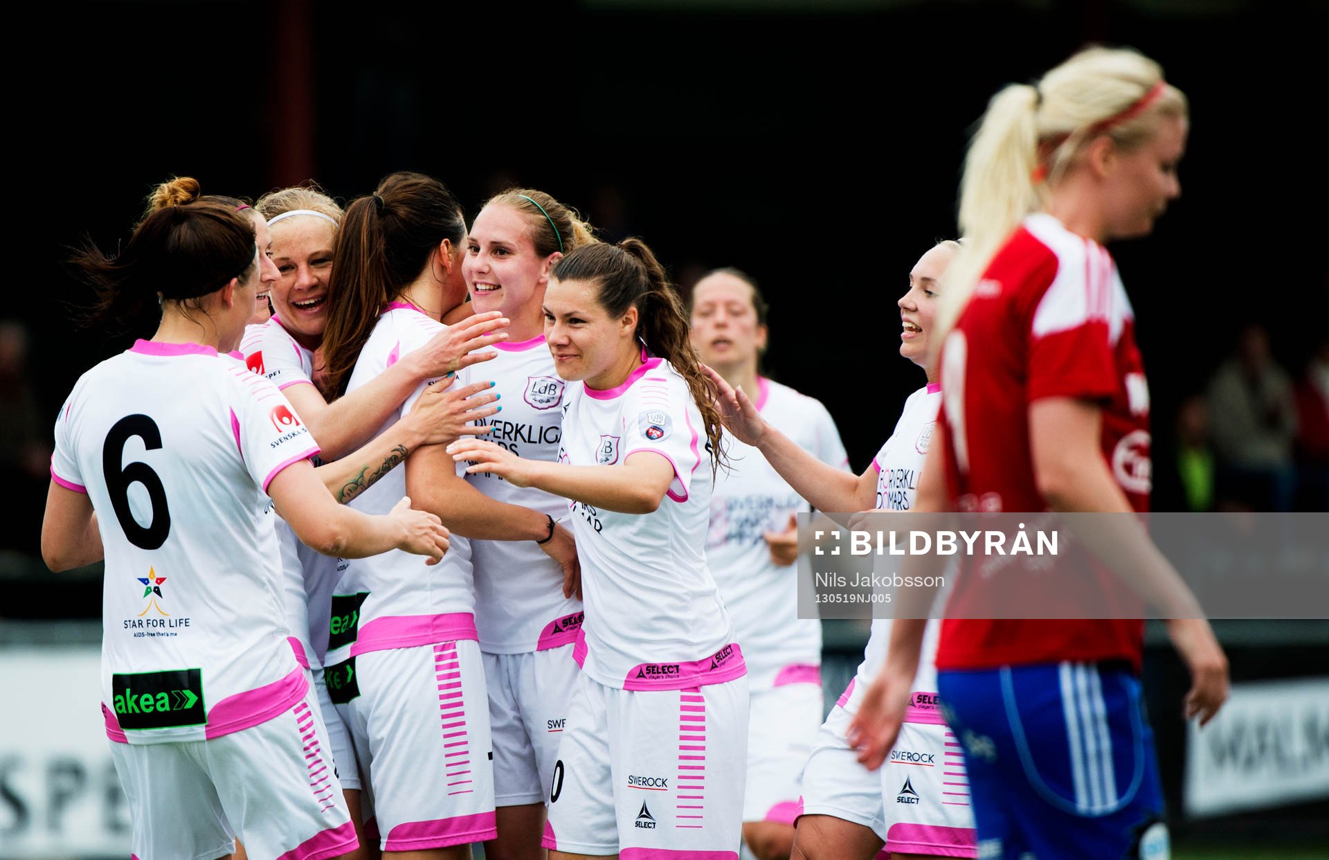 Fotboll, Damallsvenskan, LDB Malmö - Vittsjö: Katarina Veje, Manon Melis, Ramona Bachmann, LdB FC Malmö, jublar efter 2-0.