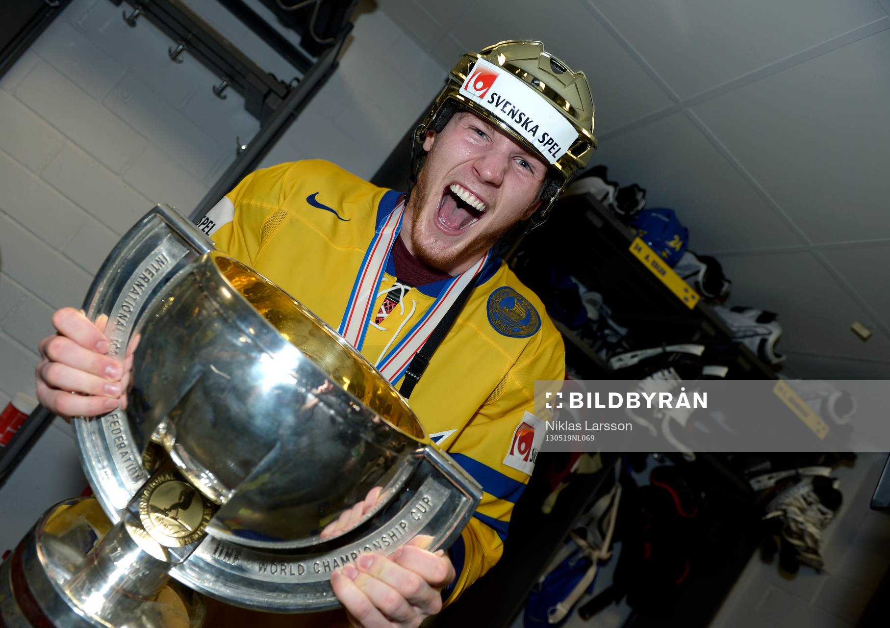 Gabriel Landeskog, Sverige, med VM-bucklan, jubel