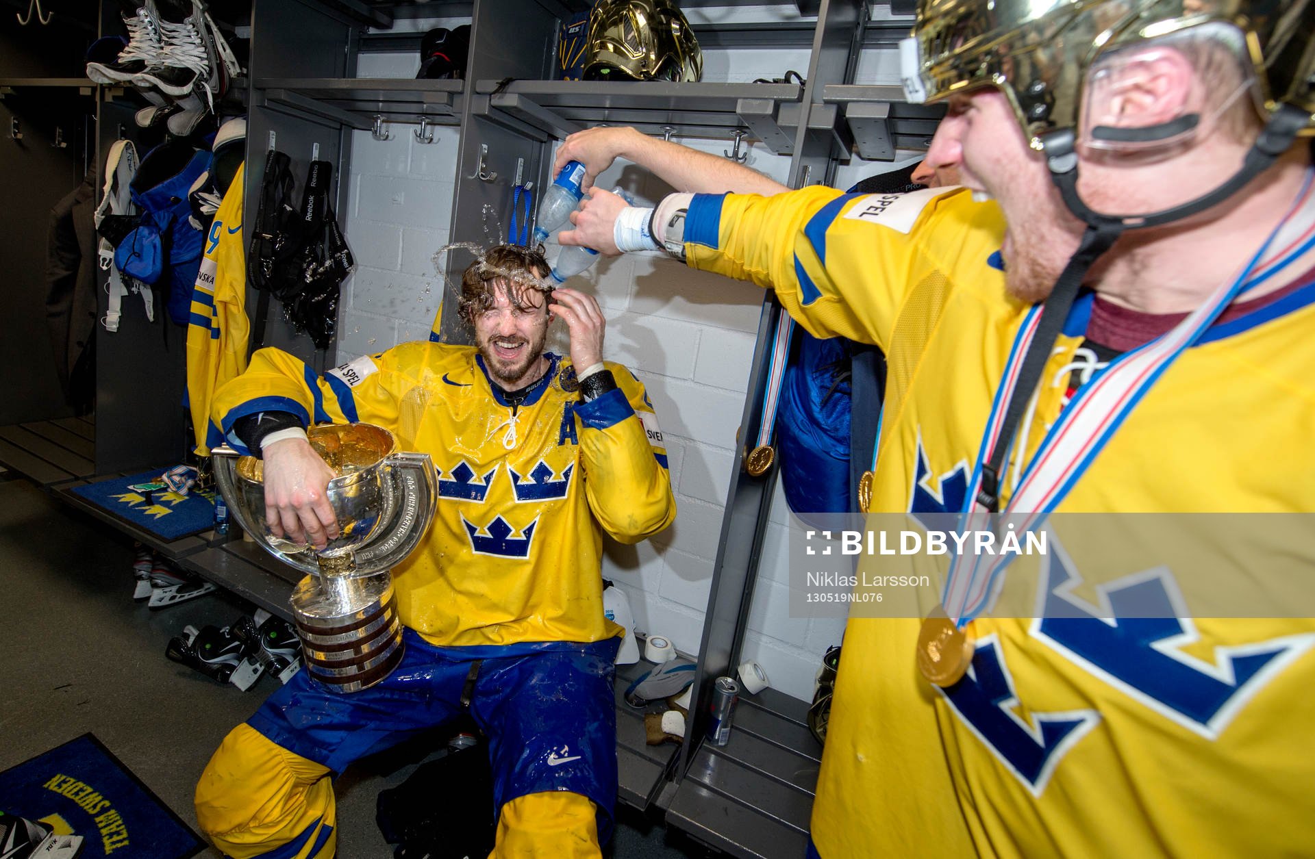 Gabriel Landeskog, Sverige häller vatten över Fredrik