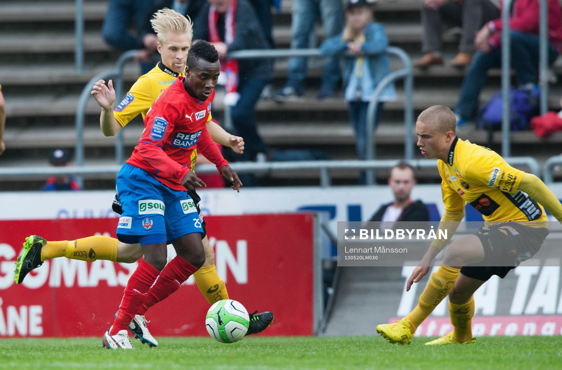 1-0, David Accam, Helsingborg, som lurar Johan Larsson och